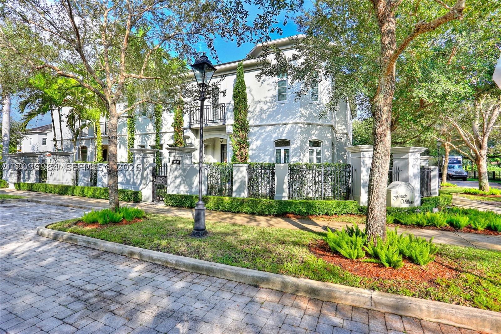 10195 SW 75th Pl, Pinecrest FL 33156