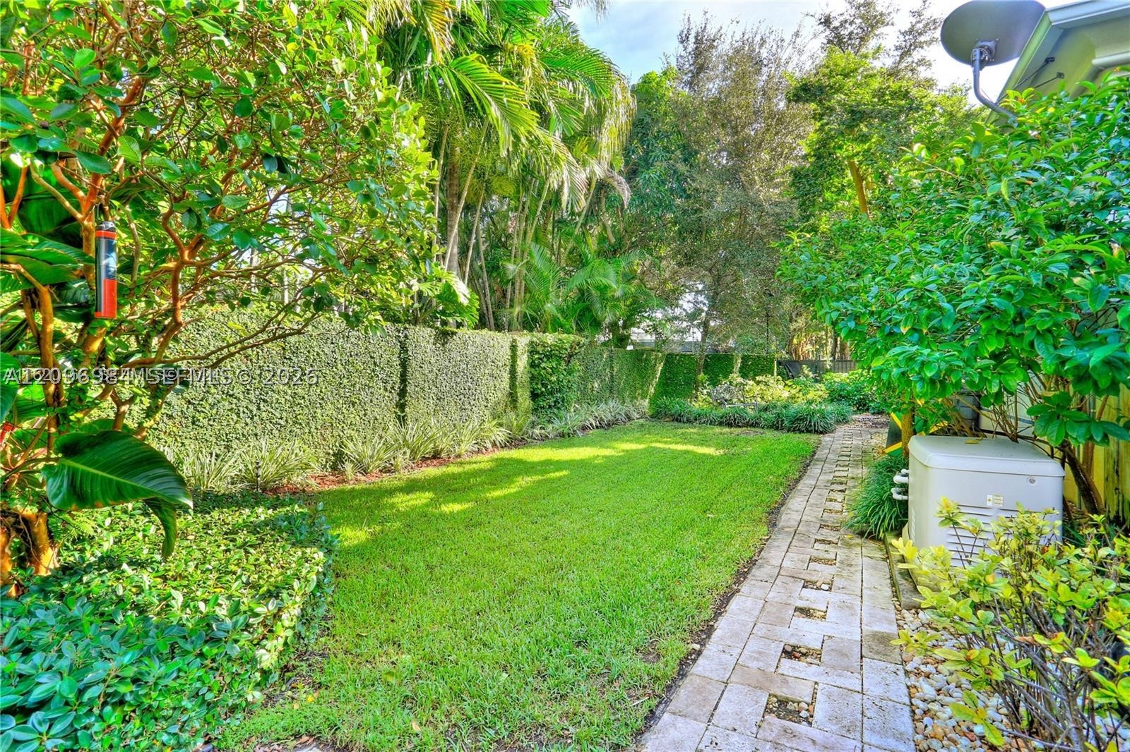 10195 SW 75th Pl, Pinecrest FL 33156