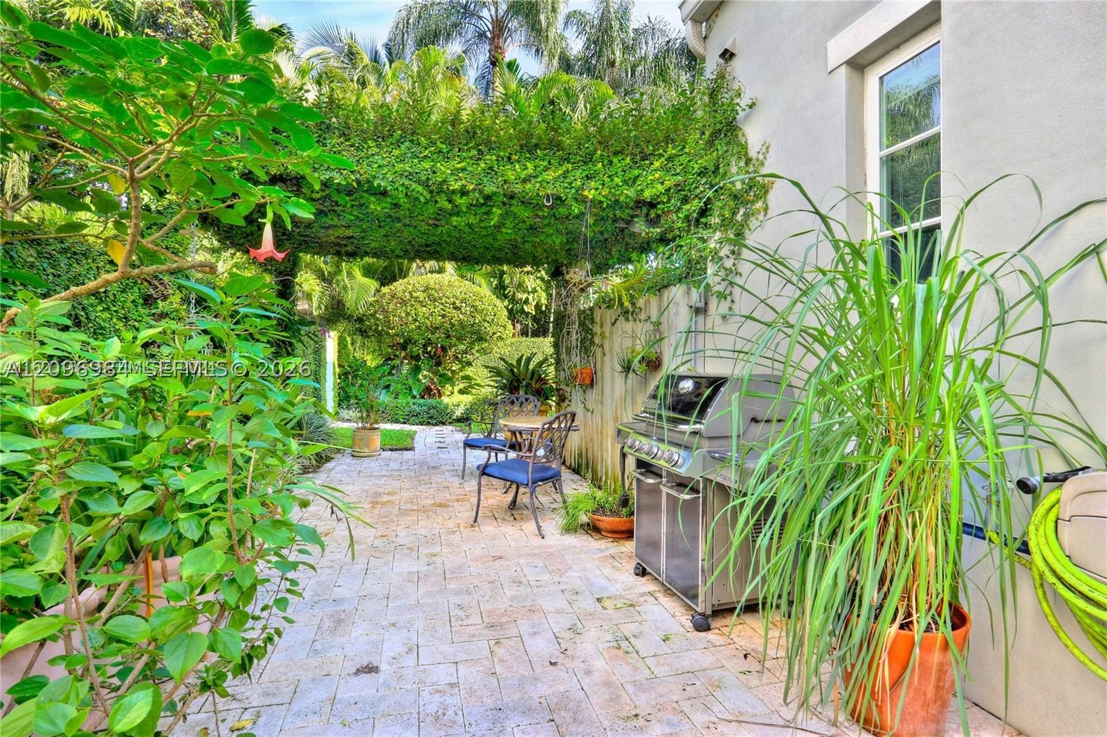 10195 SW 75th Pl, Pinecrest FL 33156