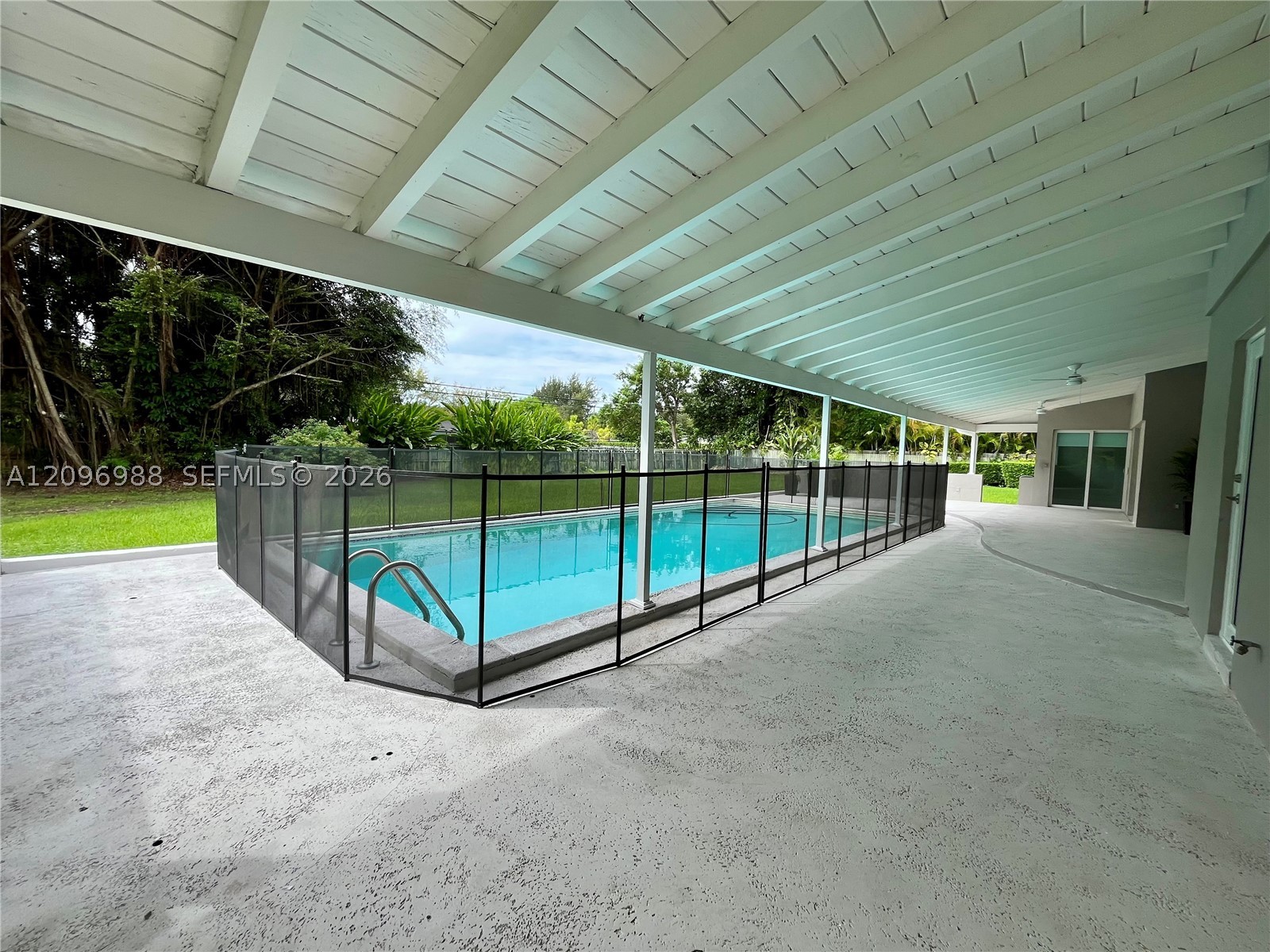 6800 SW 124th St, Pinecrest FL 33156