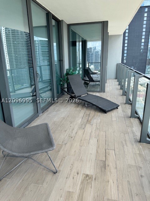 68 SE 6th St #2412, Miami FL 33131