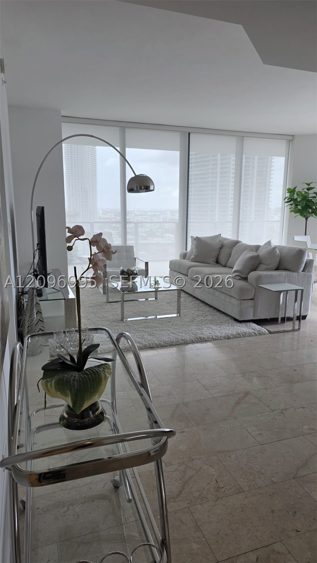 68 SE 6th St #2412, Miami FL 33131