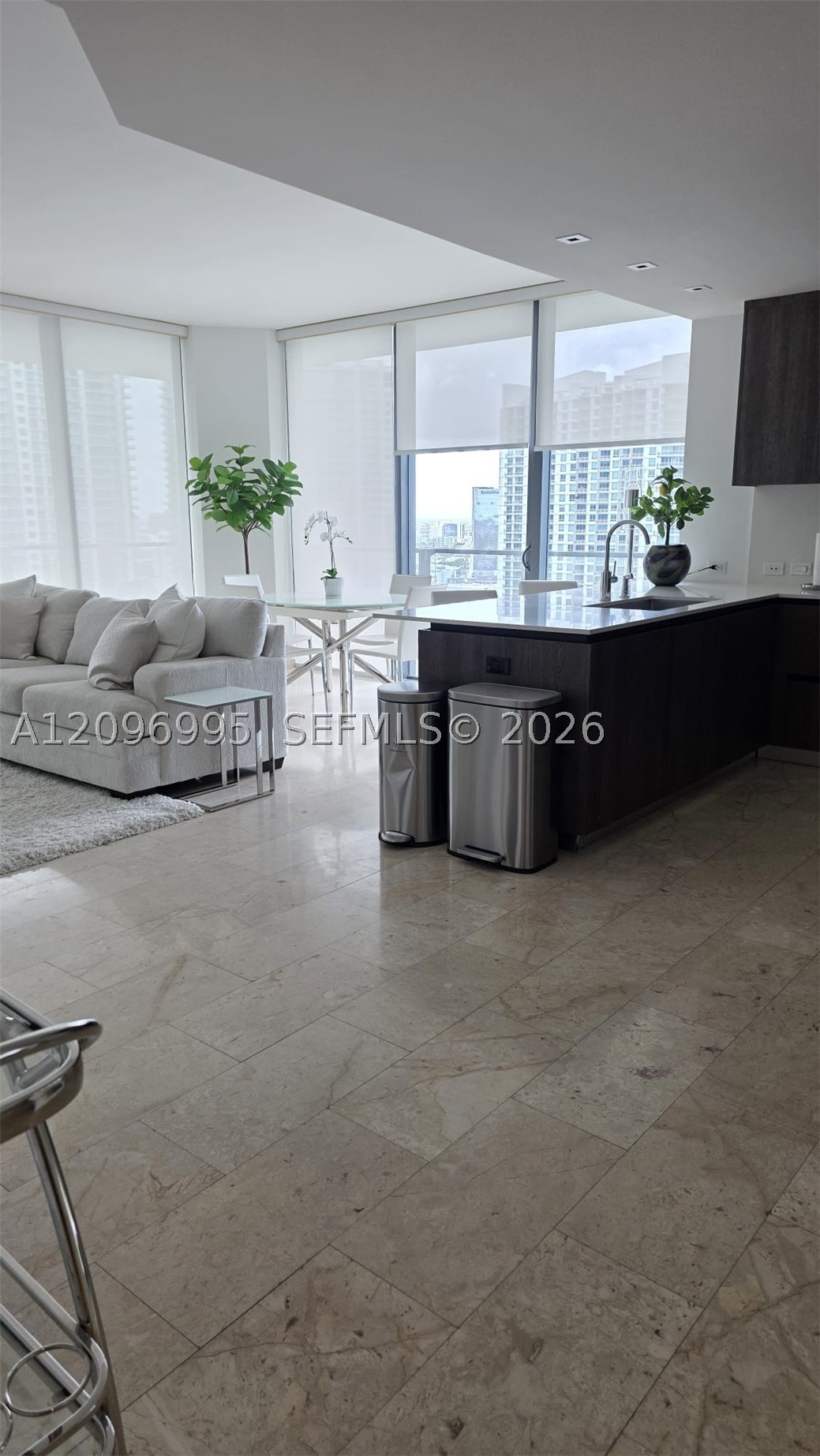 68 SE 6th St #2412, Miami FL 33131