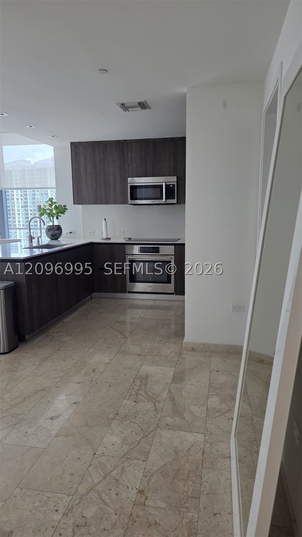 68 SE 6th St #2412, Miami FL 33131