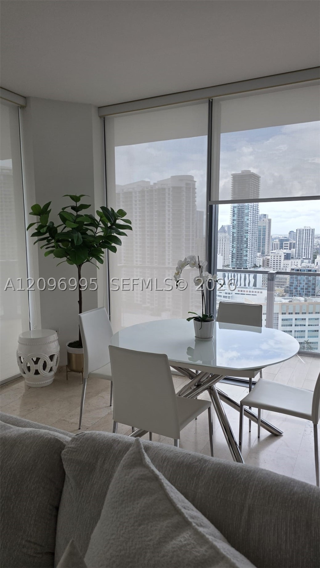 68 SE 6th St #2412, Miami FL 33131