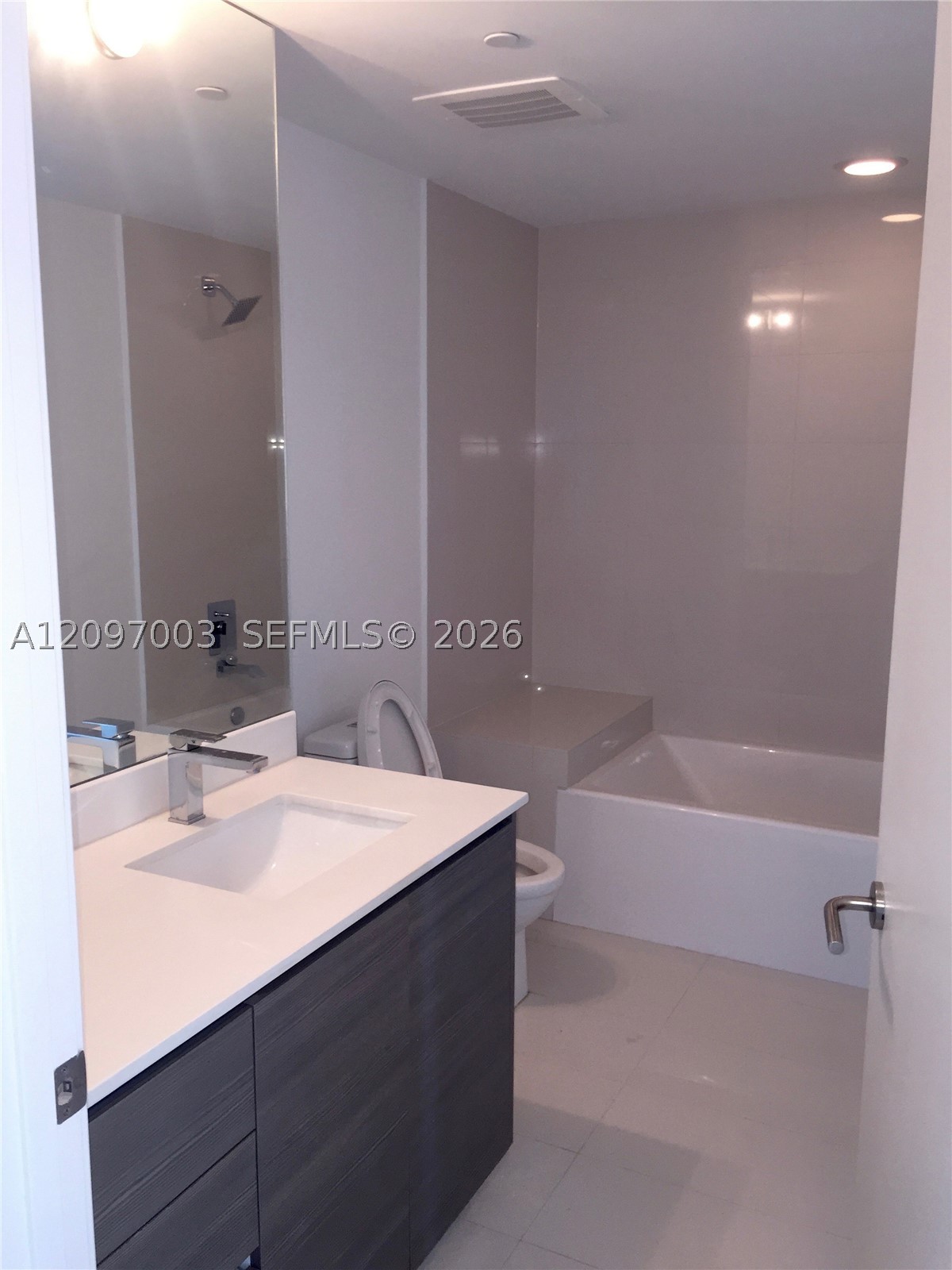 460 NE 28th St #3104, Miami FL 33137