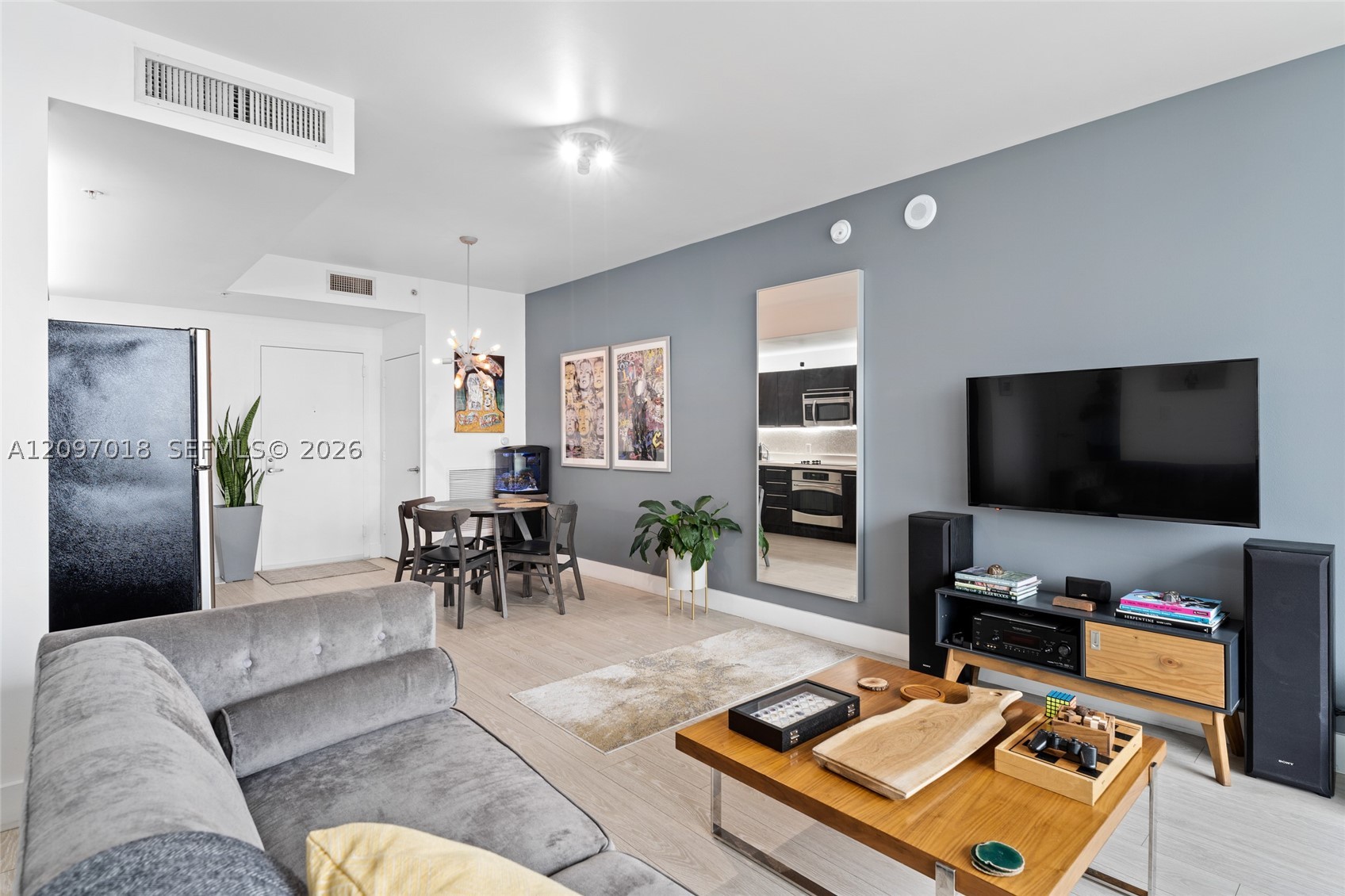 90 SW 3rd St #2009, Miami FL 33130