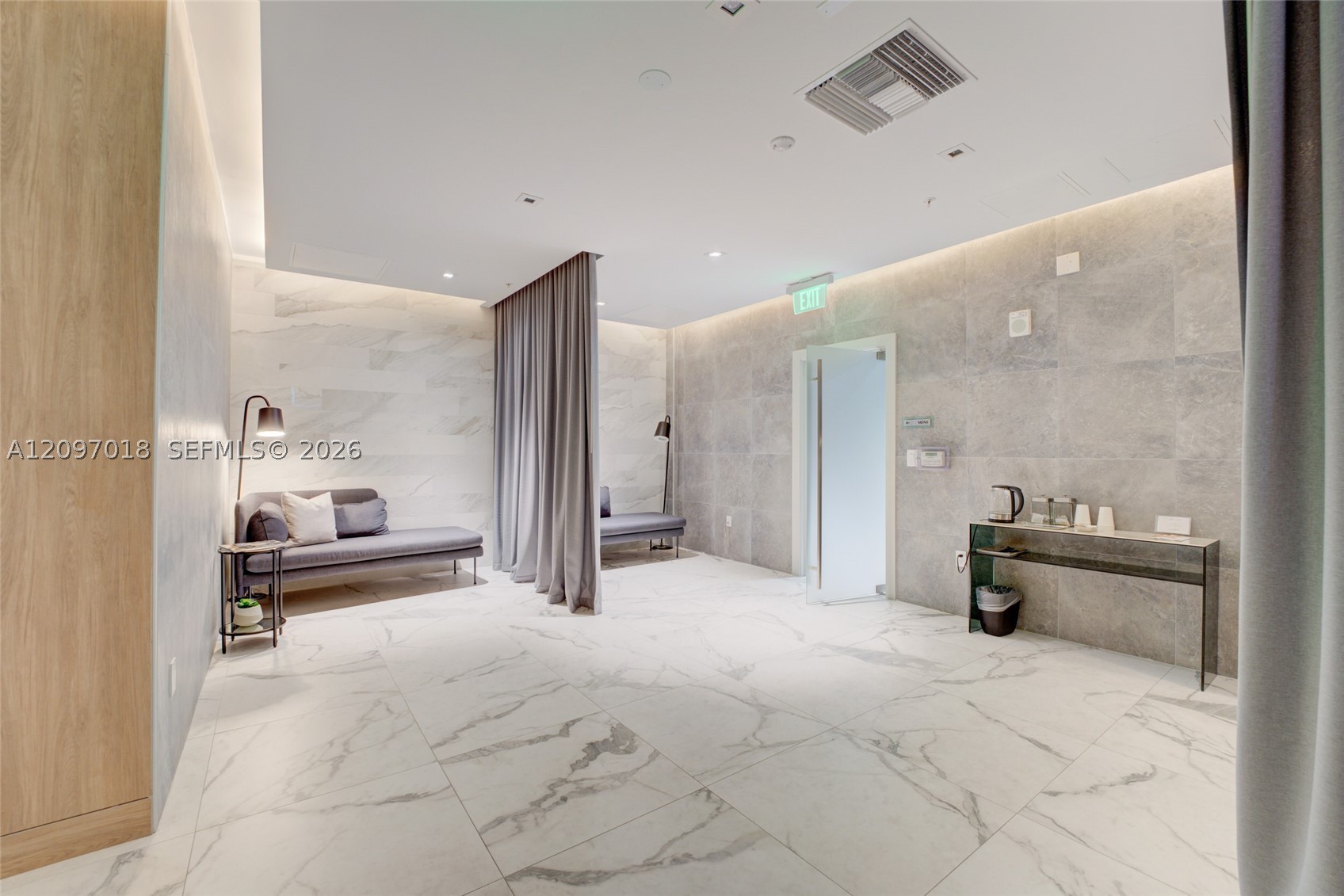 90 SW 3rd St #2009, Miami FL 33130