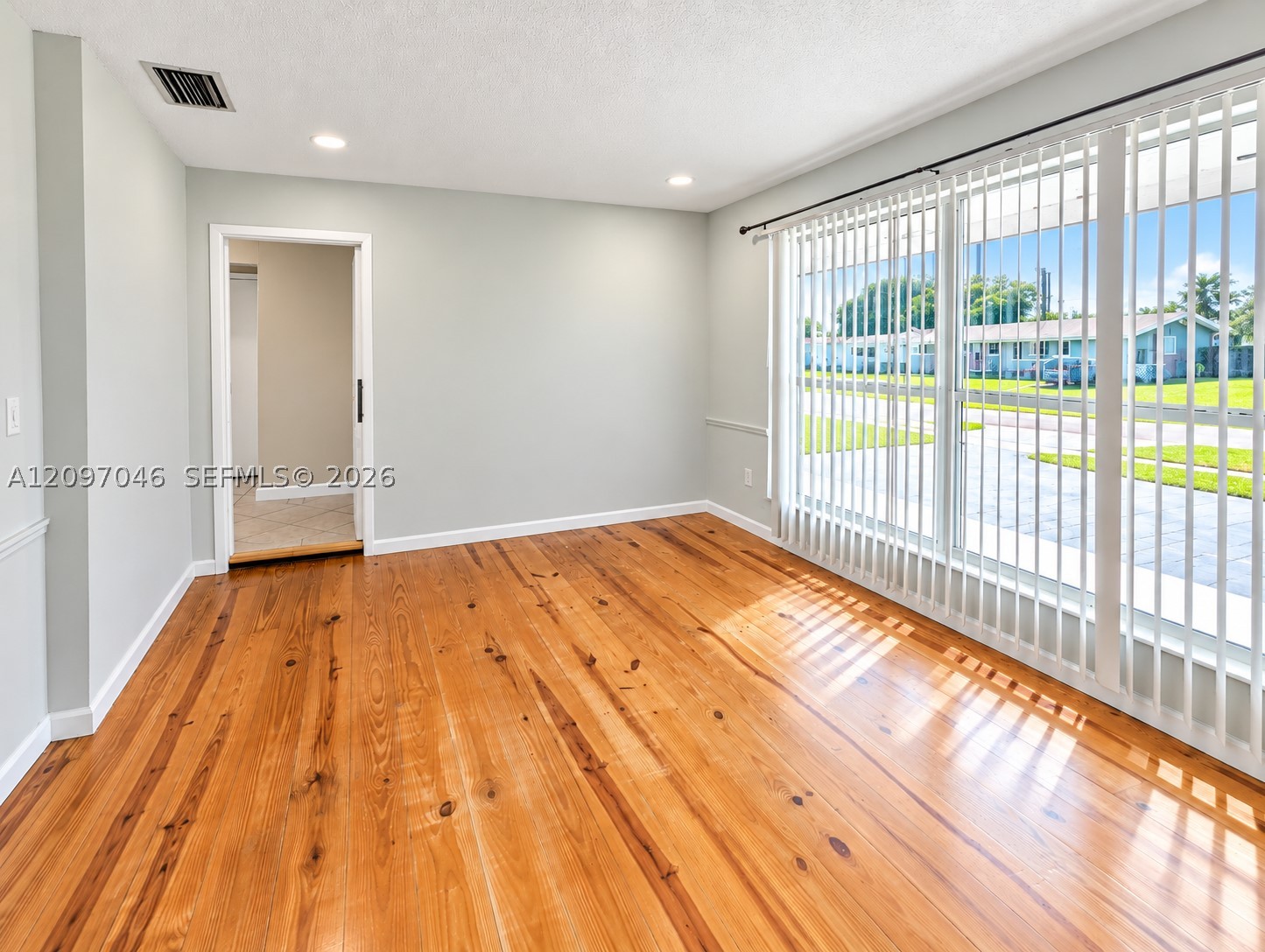 8521 NW 25th St, Sunrise FL 33322