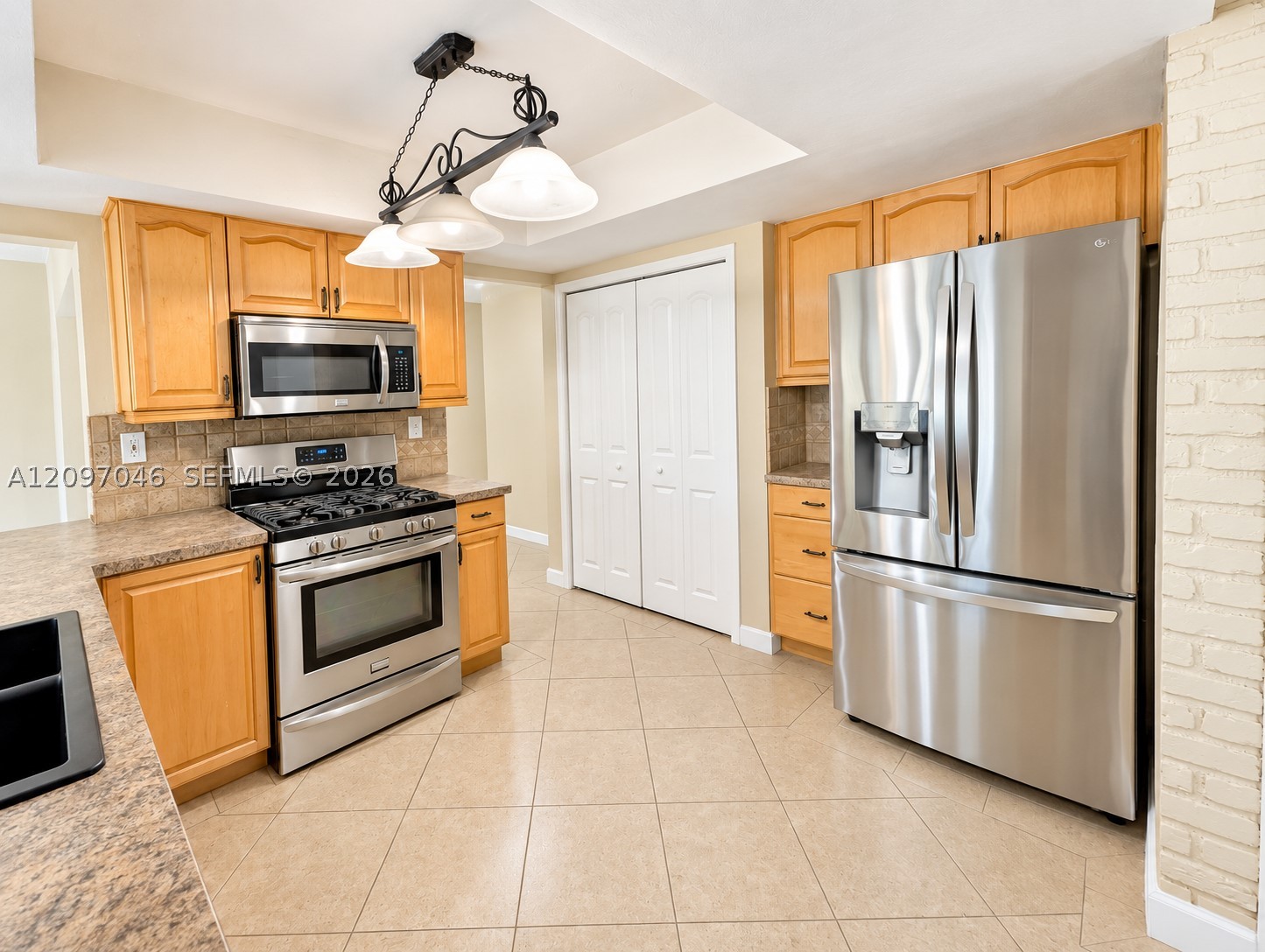 8521 NW 25th St, Sunrise FL 33322