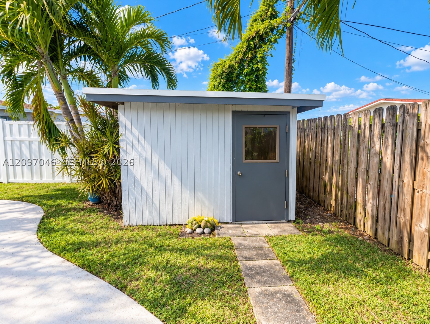 8521 NW 25th St, Sunrise FL 33322