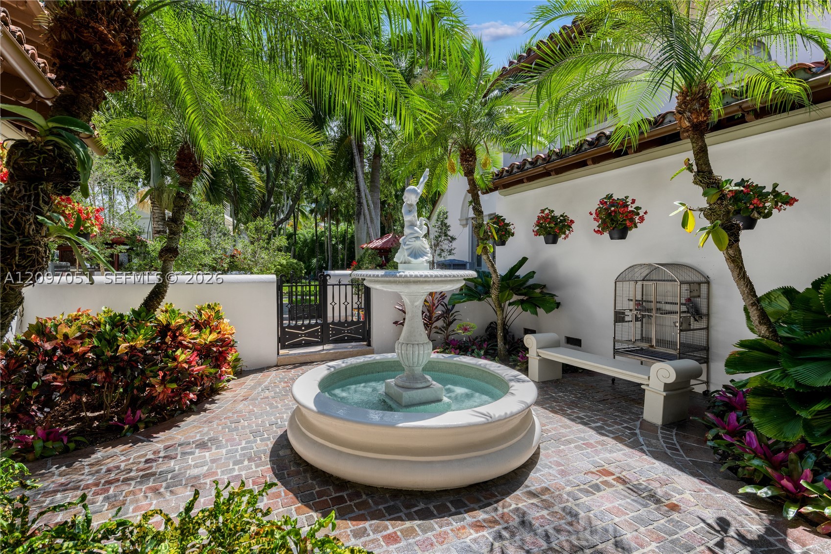 8901 Arvida Ln, Coral Gables FL 33156