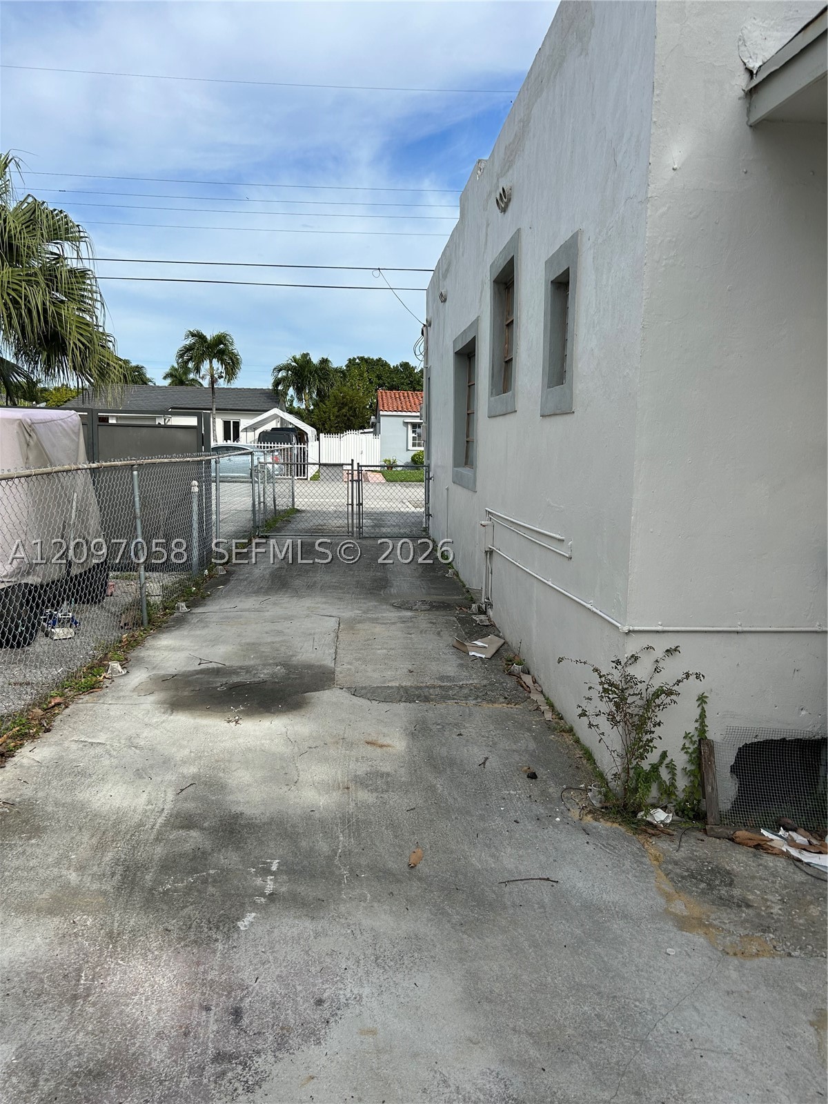 3500 NW 16th St, Miami FL 33125