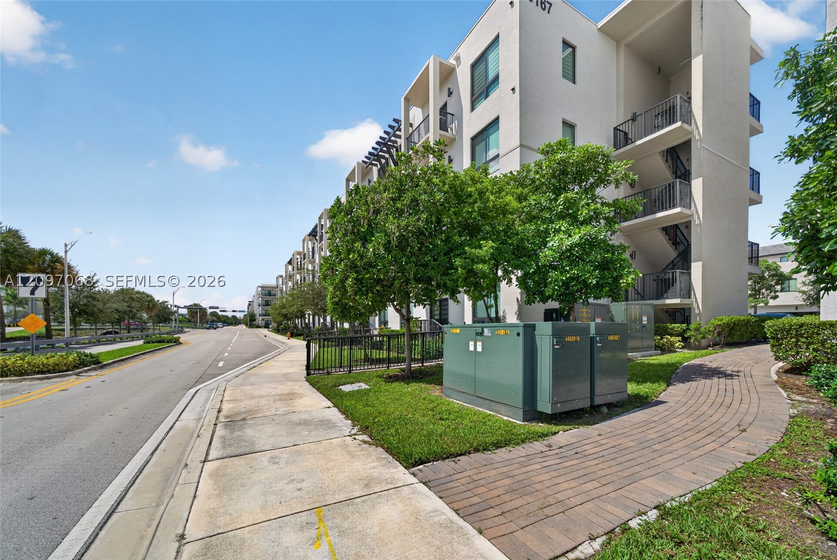 8167 NW 41st St #E-208, Doral FL 33166