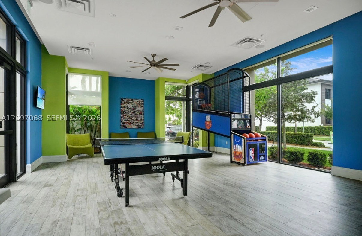 8167 NW 41st St #E-208, Doral FL 33166