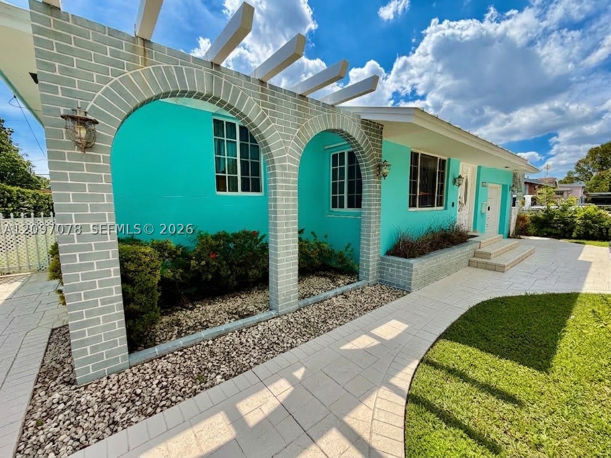 4450 SW 2nd St, Miami FL 33134