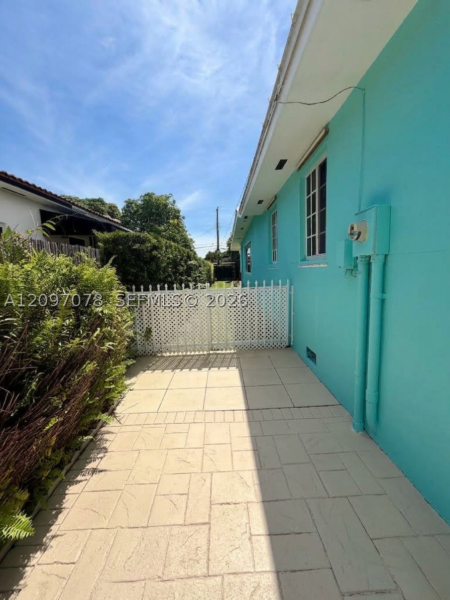 4450 SW 2nd St, Miami FL 33134