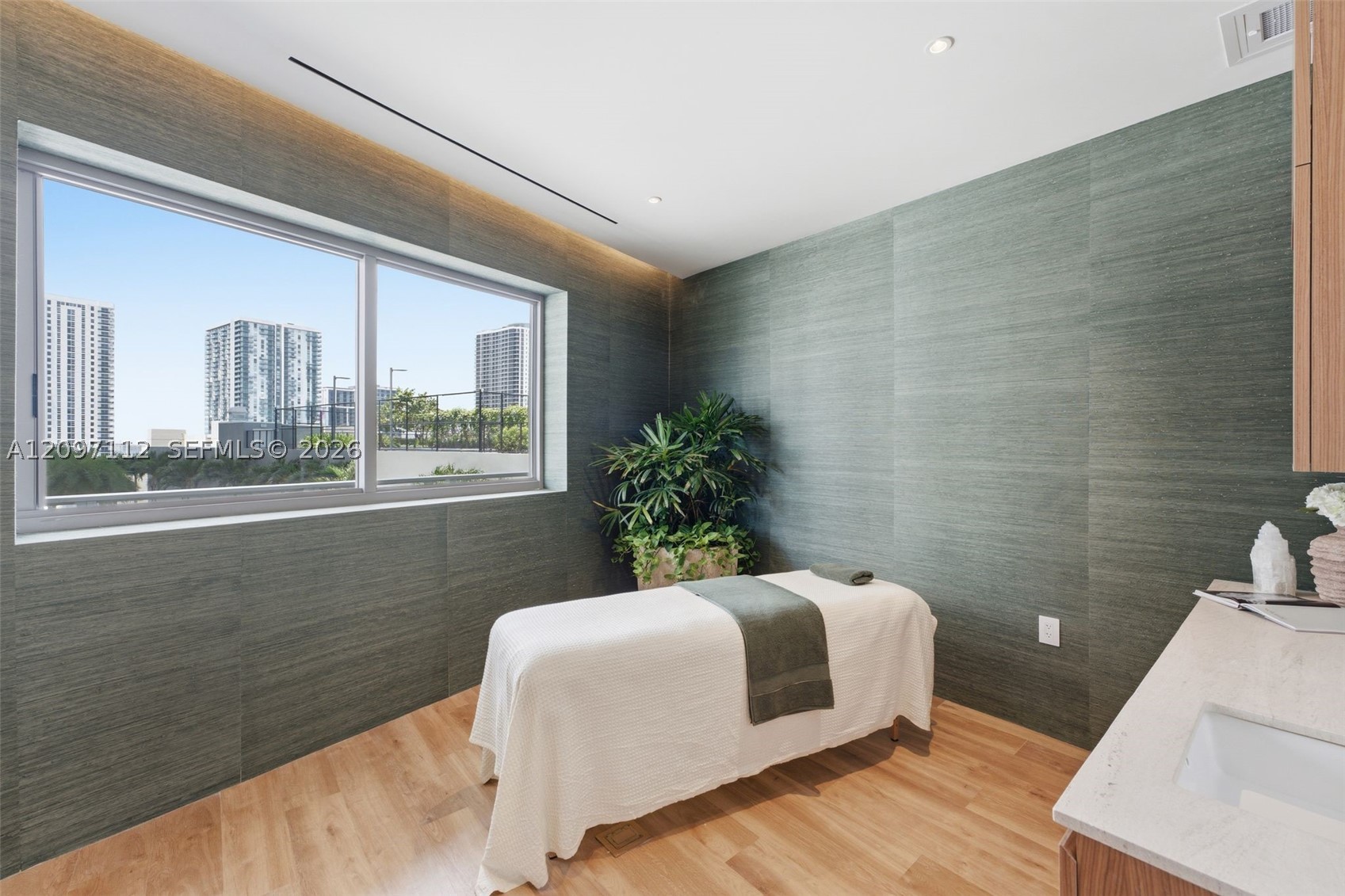 1400 Biscayne Blvd #1407, Miami FL 33132