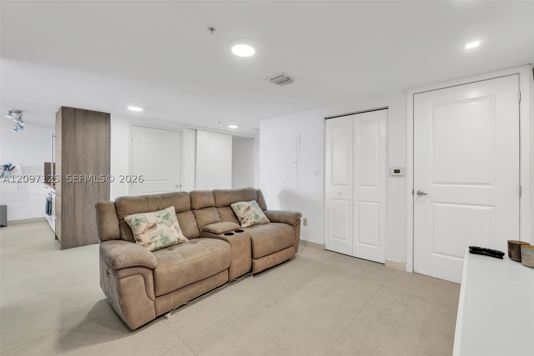 400 Sunny Isles Blvd #916, Sunny Isles Beach FL 33160