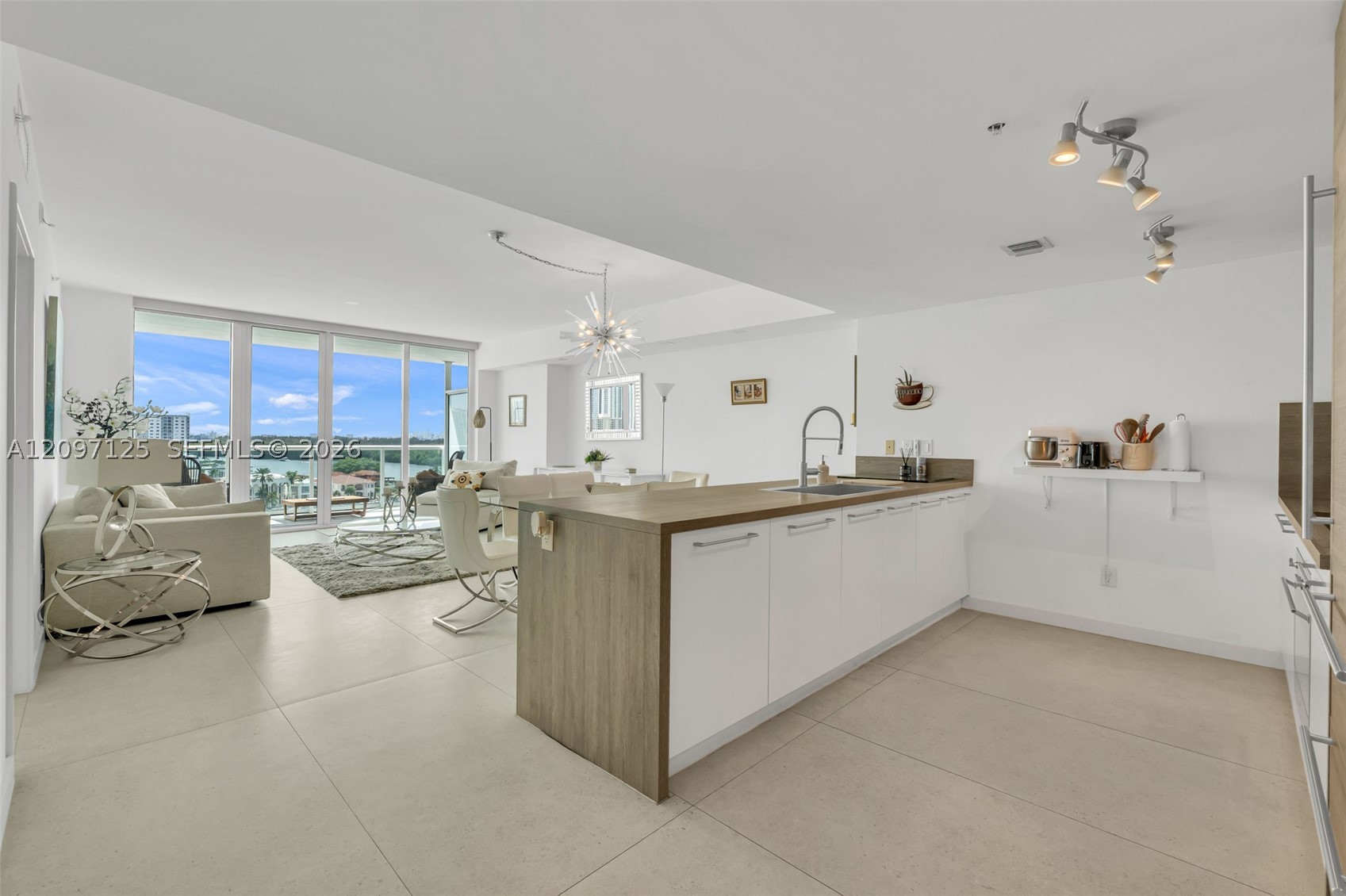 400 Sunny Isles Blvd #916, Sunny Isles Beach FL 33160