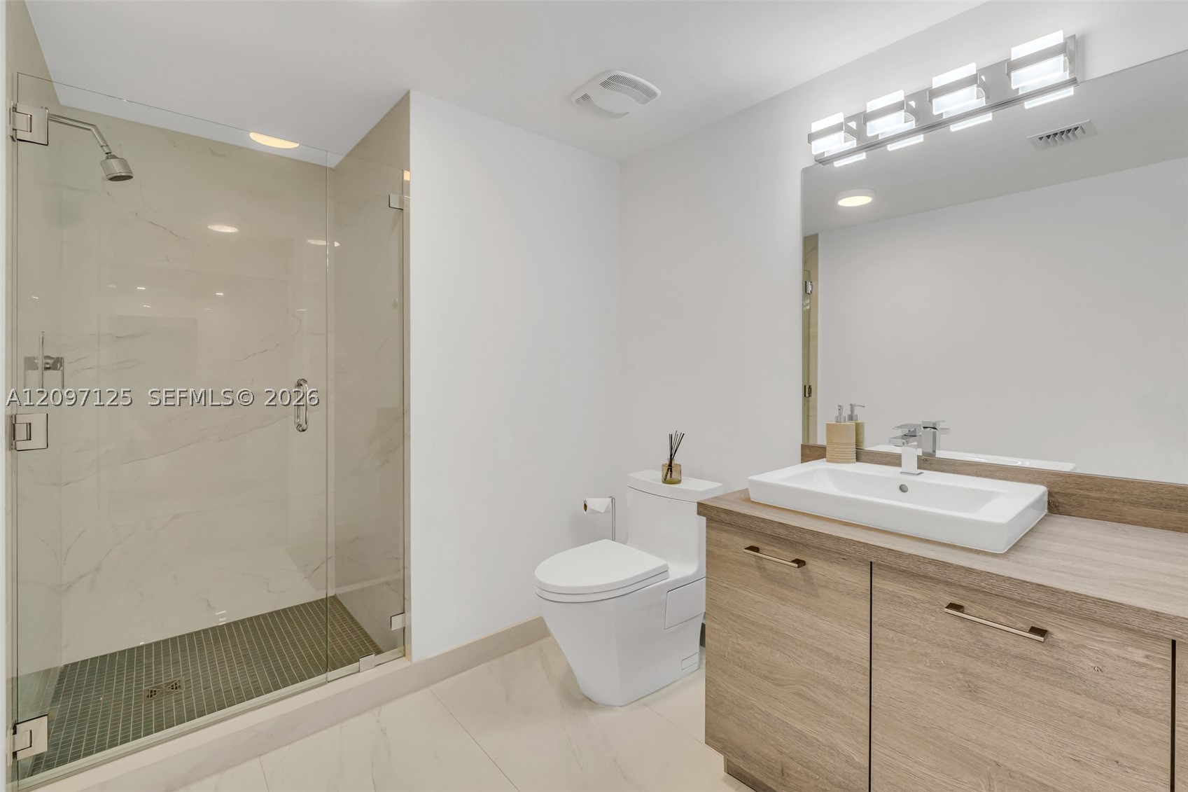 400 Sunny Isles Blvd #916, Sunny Isles Beach FL 33160