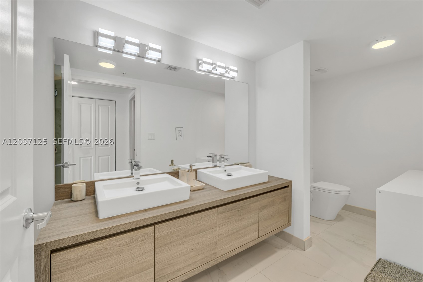 400 Sunny Isles Blvd #916, Sunny Isles Beach FL 33160