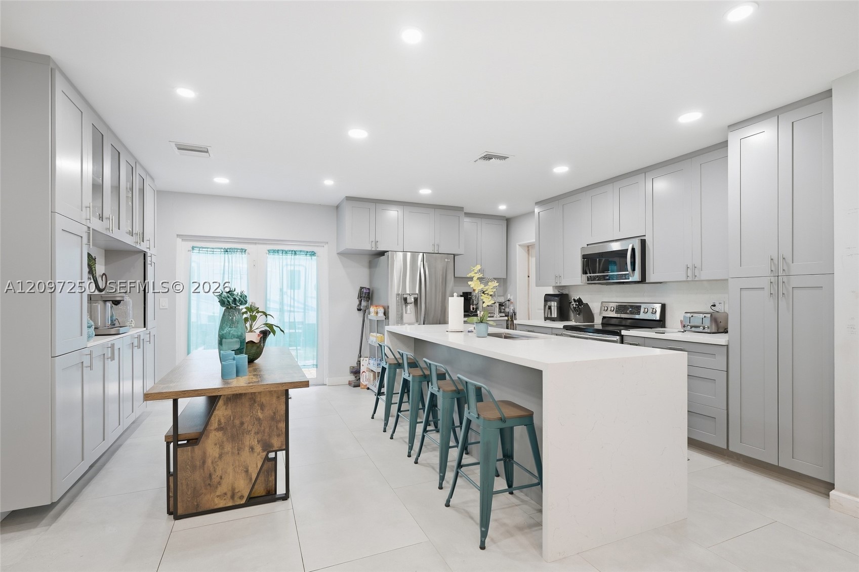 9270 SW 43rd St, Miami FL 33165