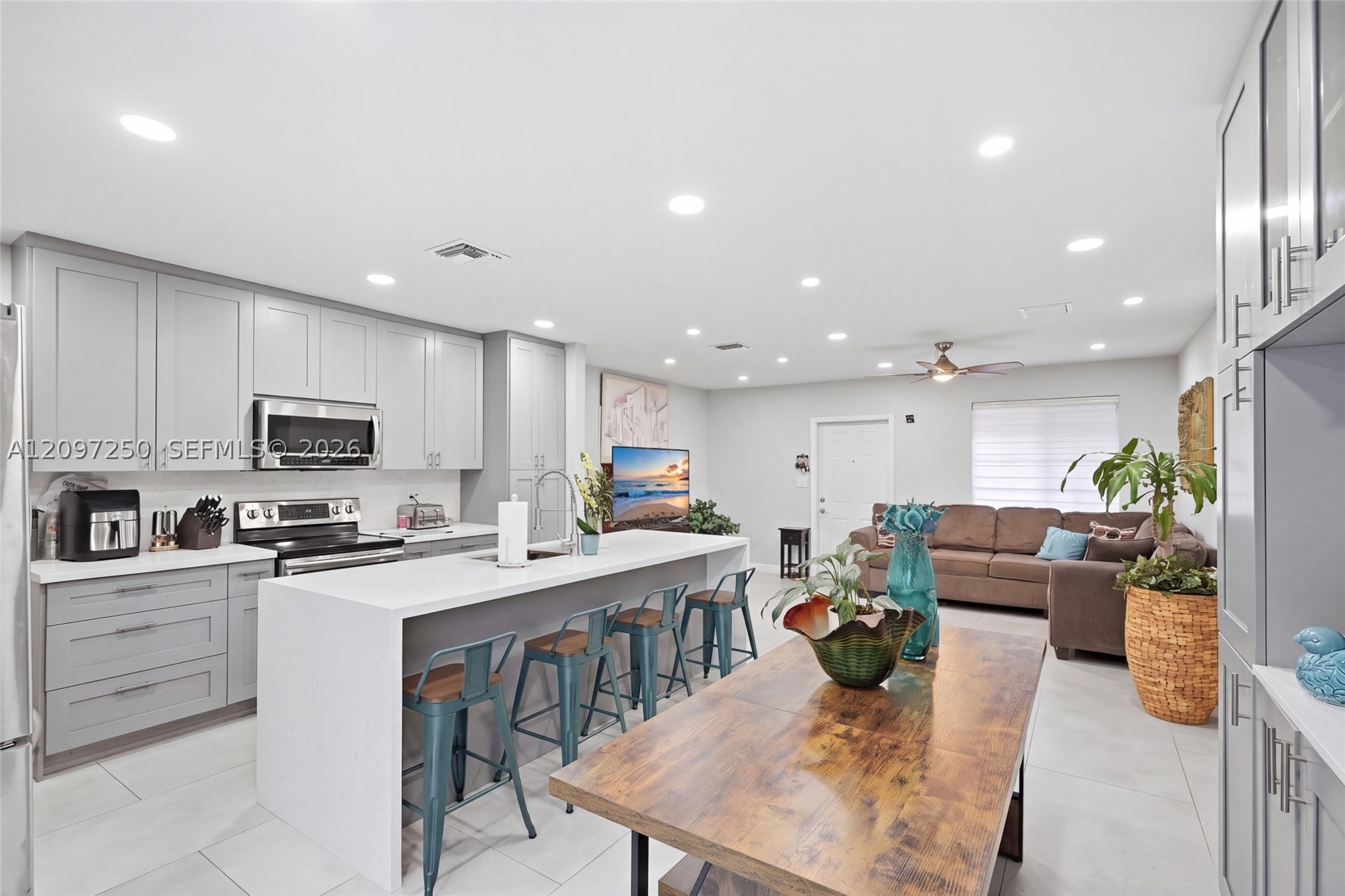 9270 SW 43rd St, Miami FL 33165