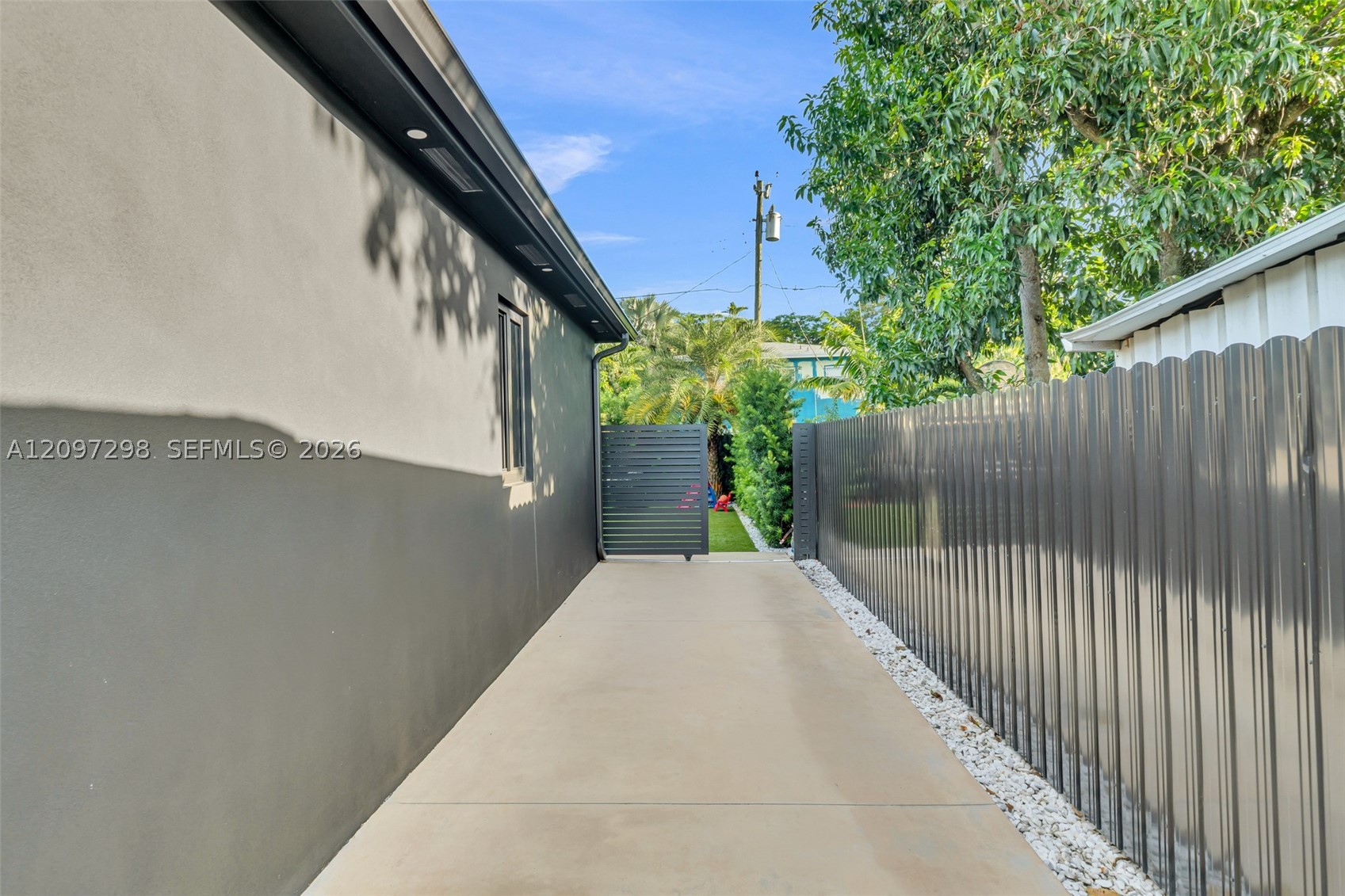 3450 NW 16th St, Miami FL 33125