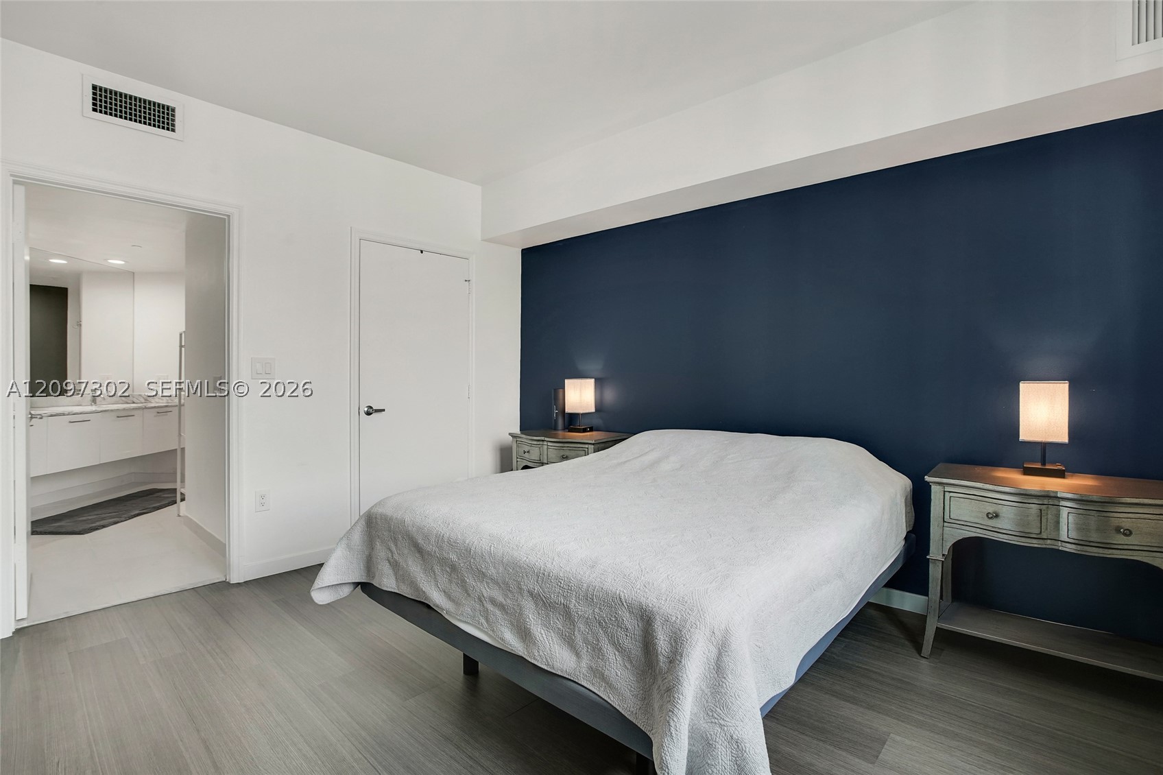 55 SE 6th St #3701, Miami FL 33131