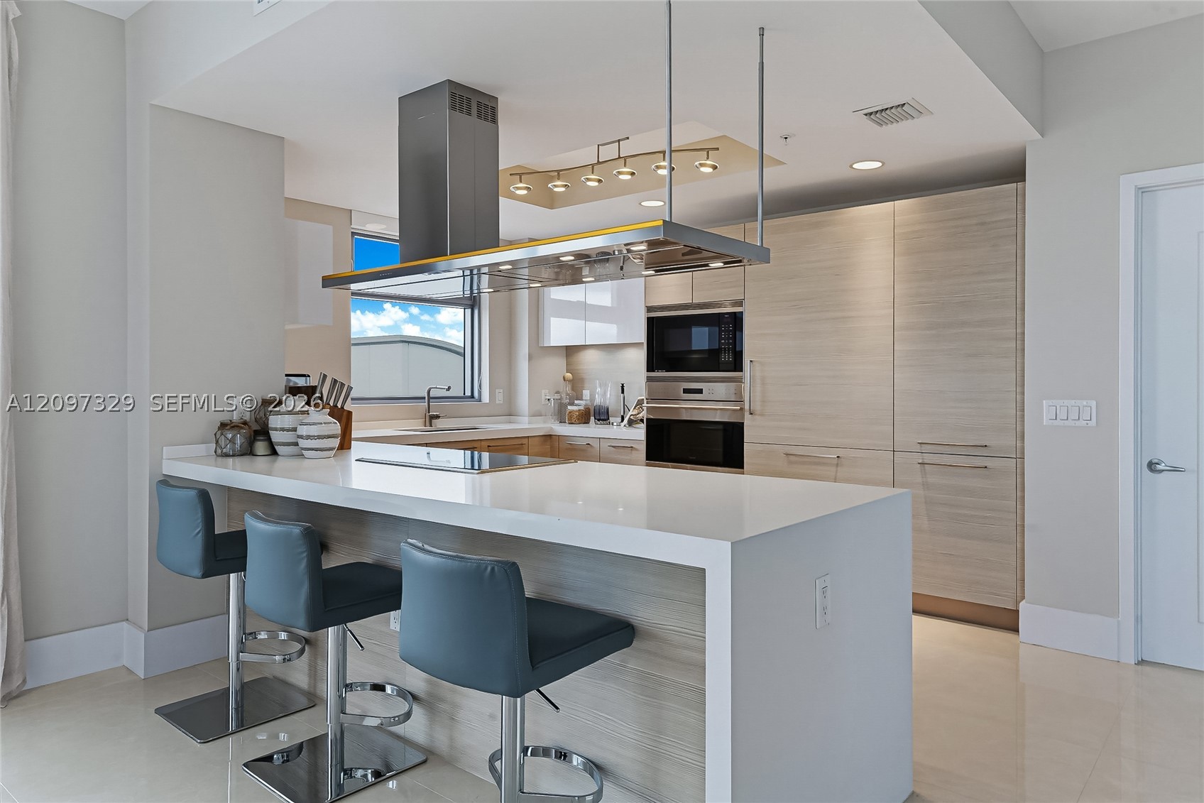 17301 Biscayne Blvd #901, North Miami Beach FL 33160
