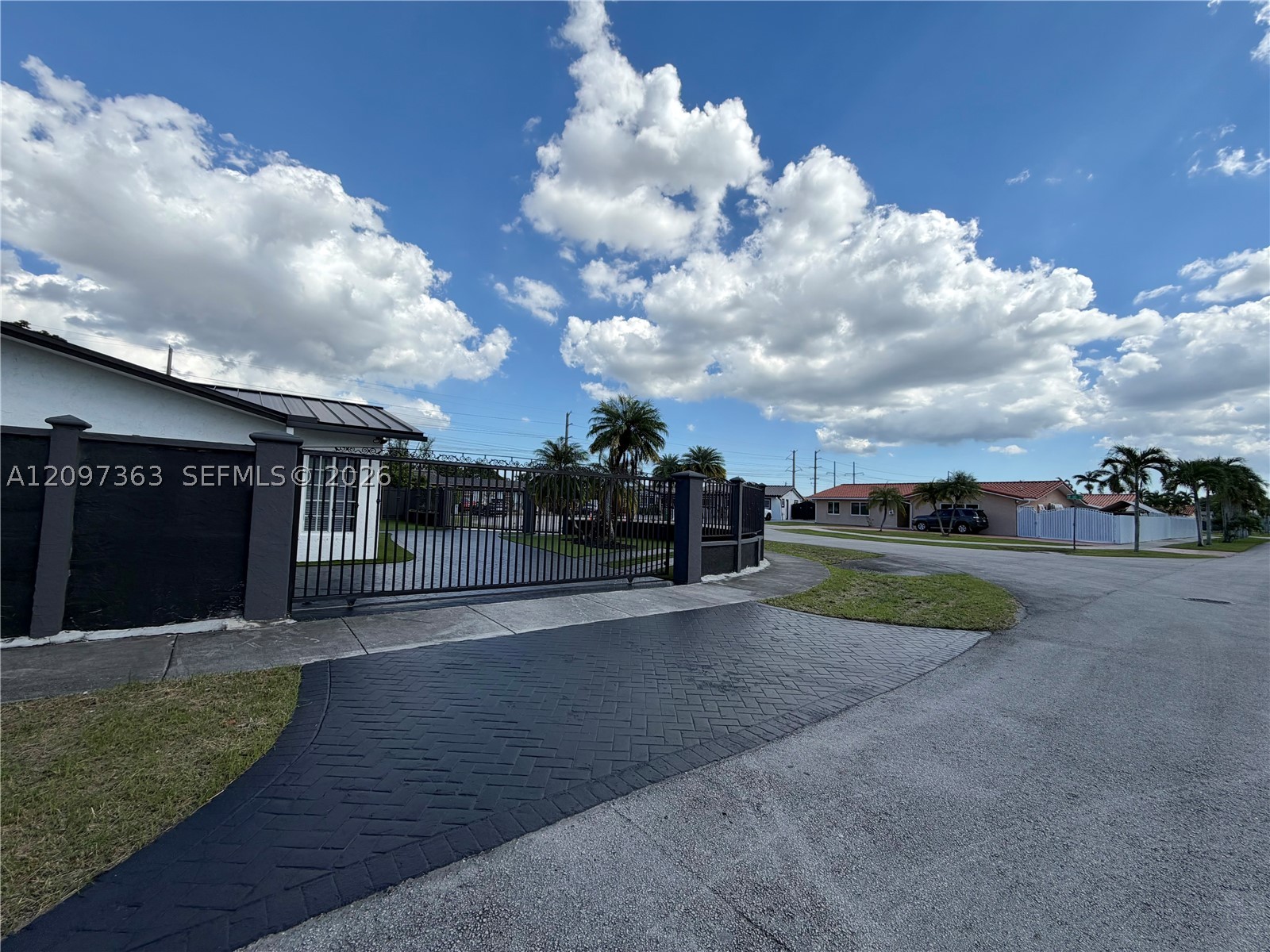 9481 SW 10th St, Miami FL 33174