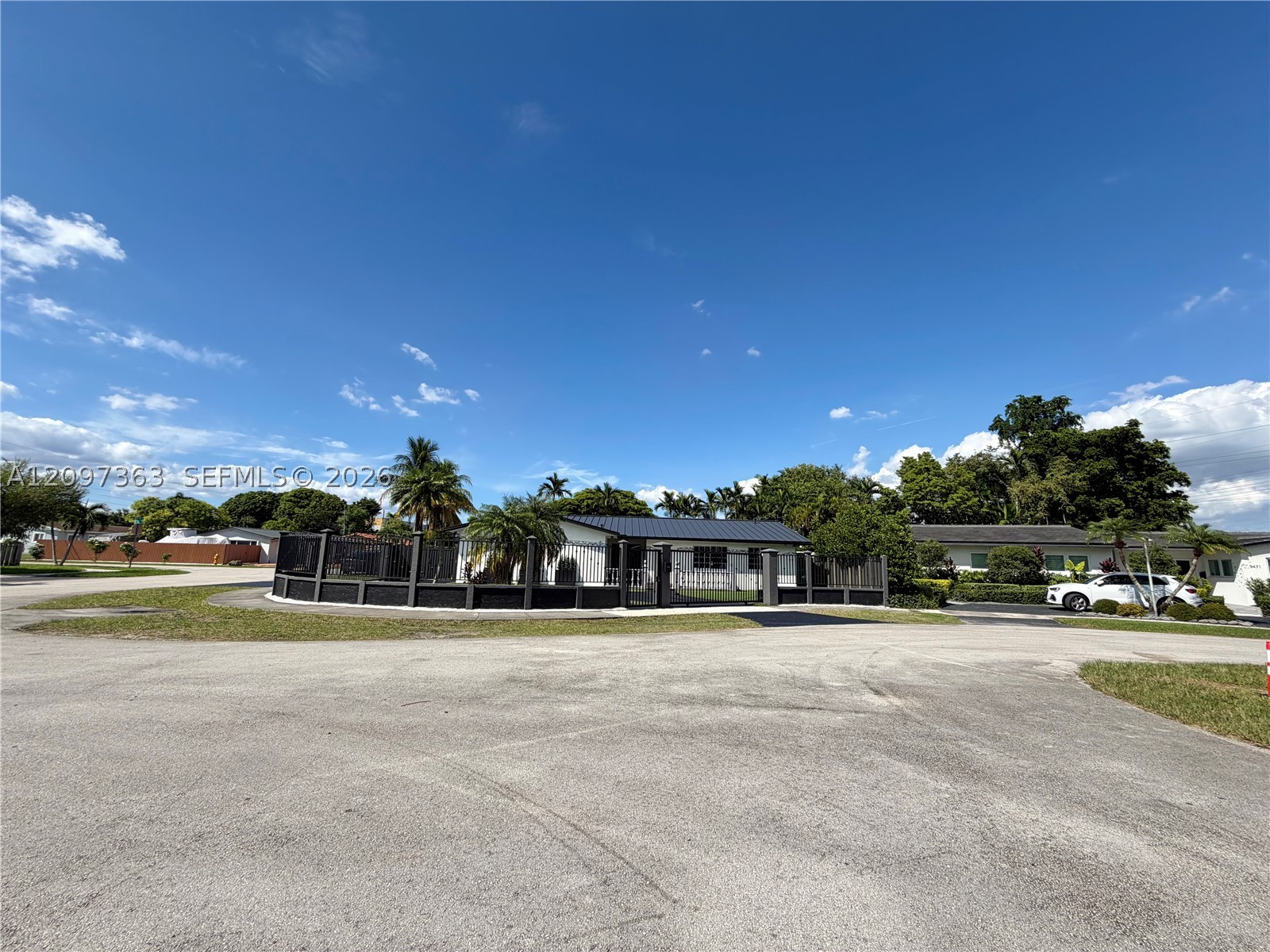 9481 SW 10th St, Miami FL 33174
