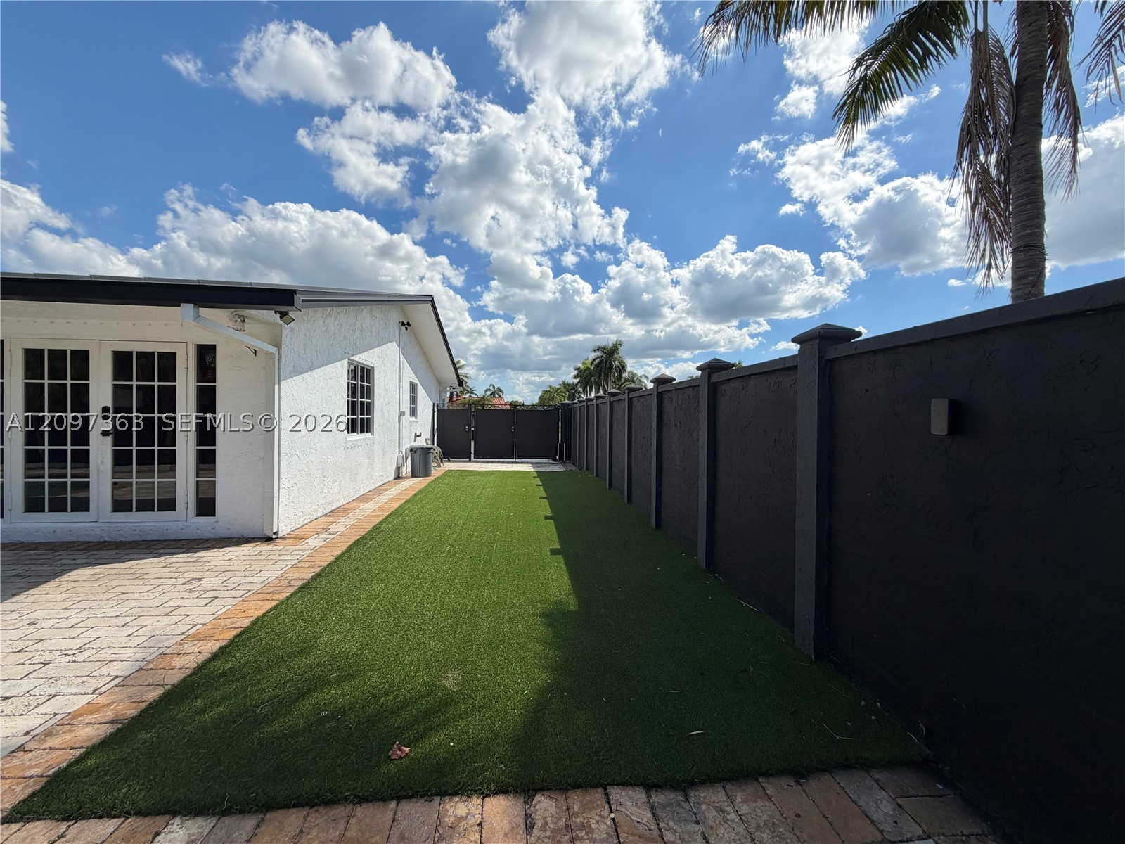 9481 SW 10th St, Miami FL 33174
