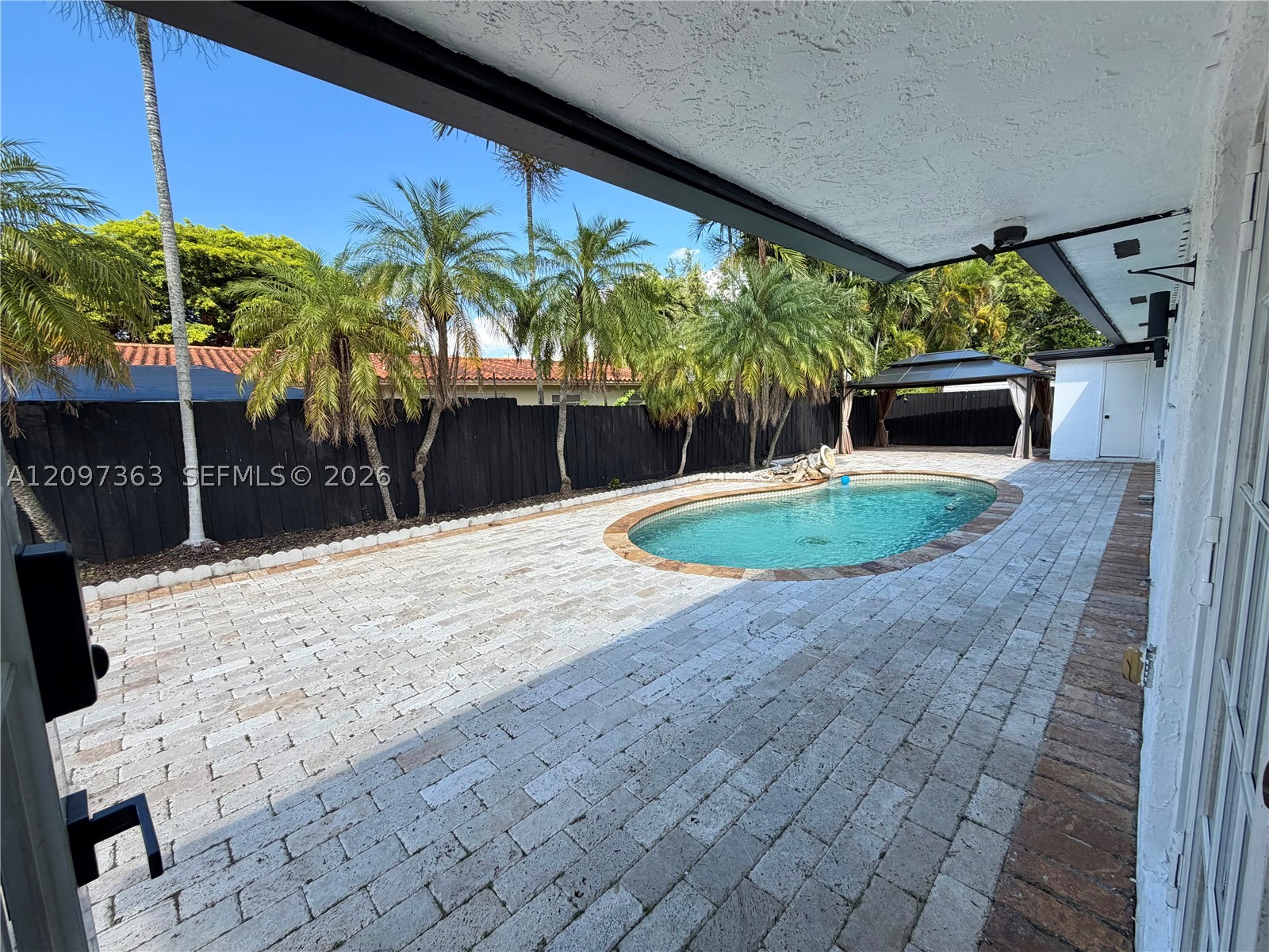 9481 SW 10th St, Miami FL 33174