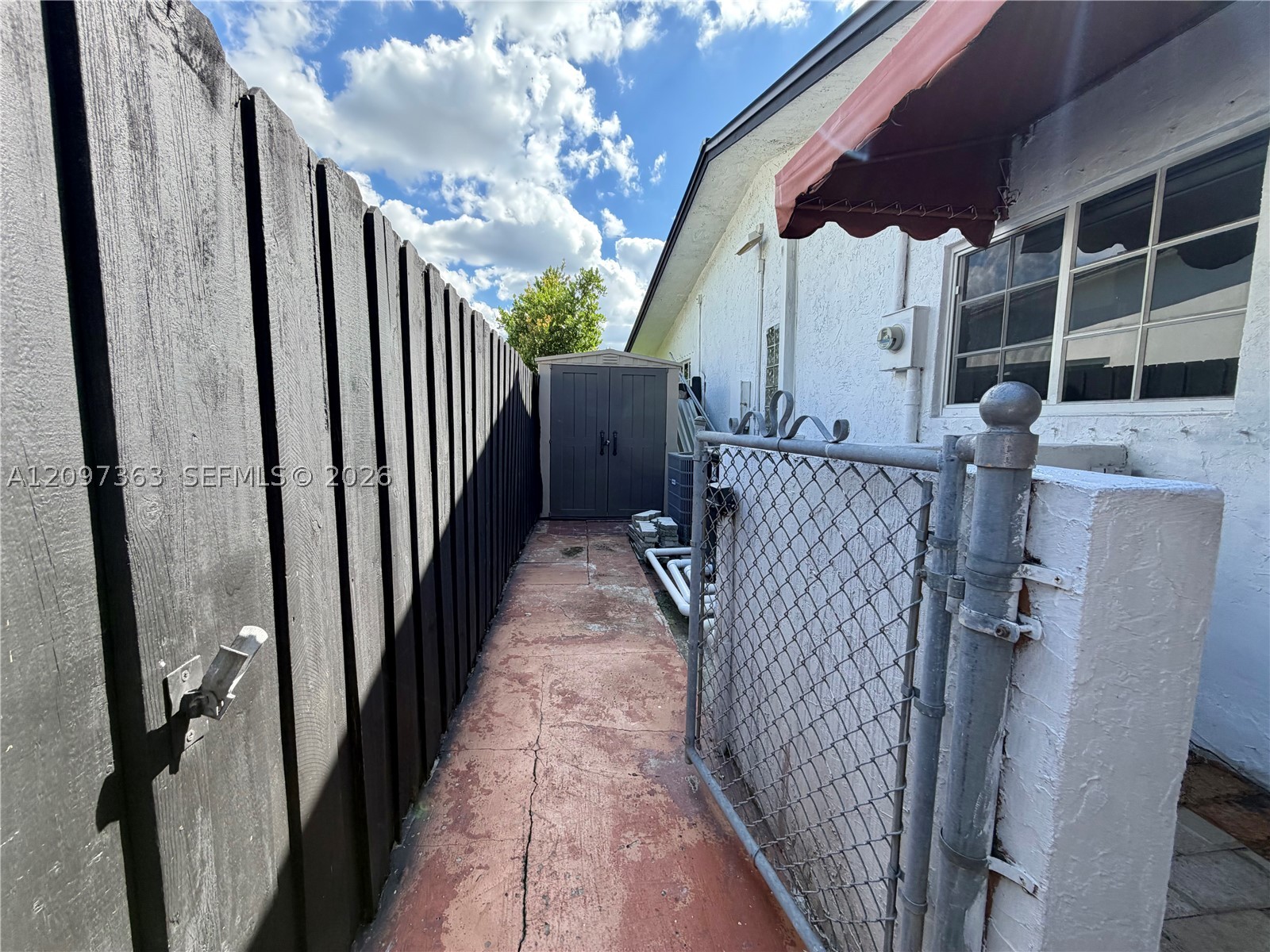 9481 SW 10th St, Miami FL 33174