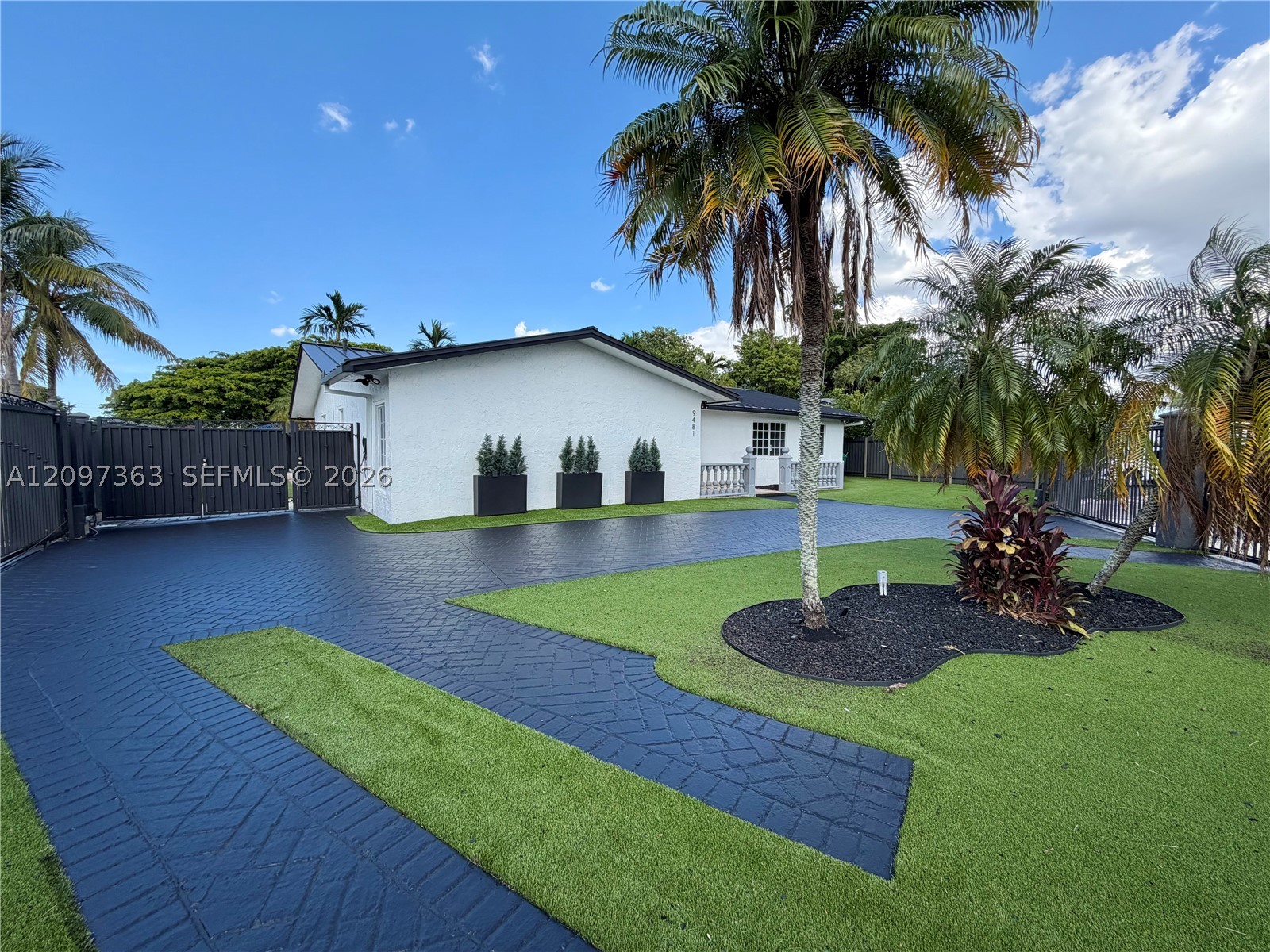 9481 SW 10th St, Miami FL 33174