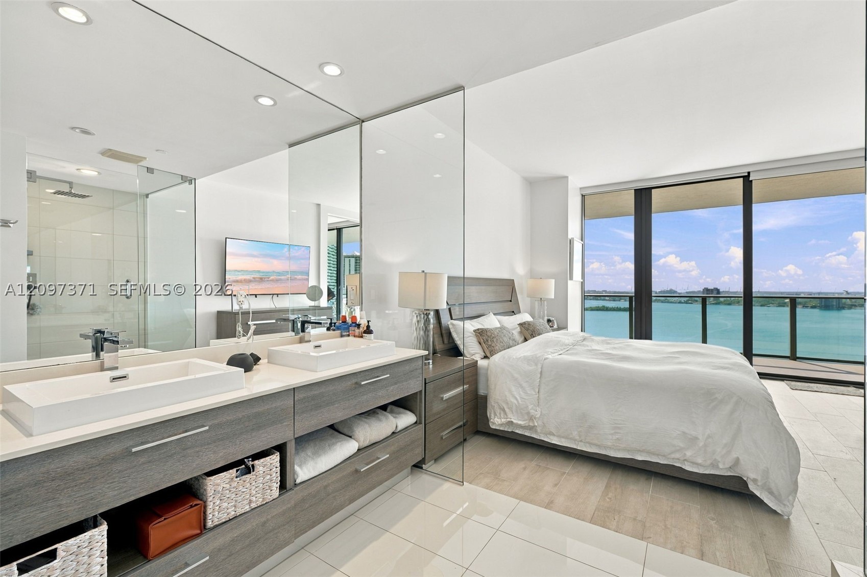650 NE 32nd st #2406, Miami FL 33137