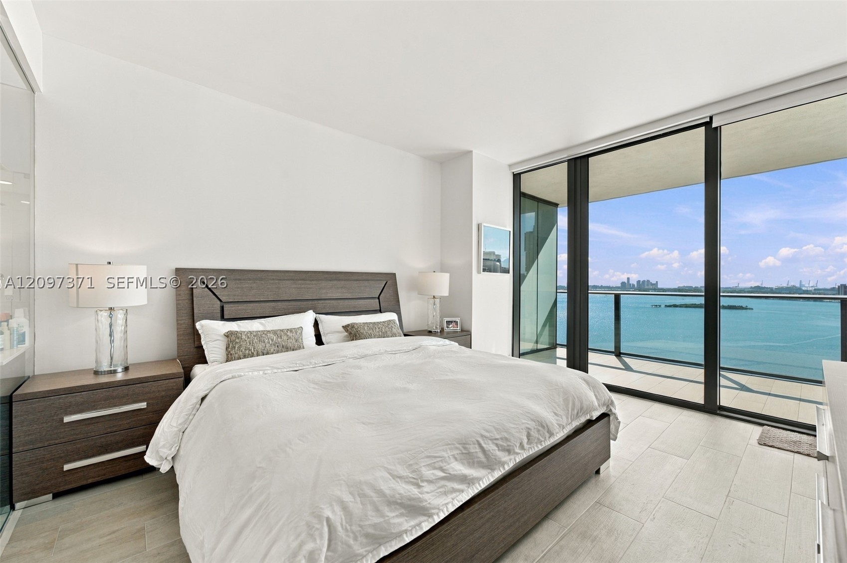 650 NE 32nd st #2406, Miami FL 33137
