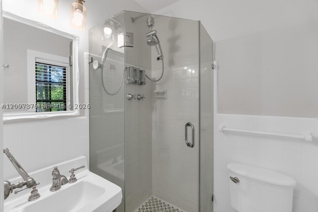 364 Navarre Dr, Miami Springs FL 33166