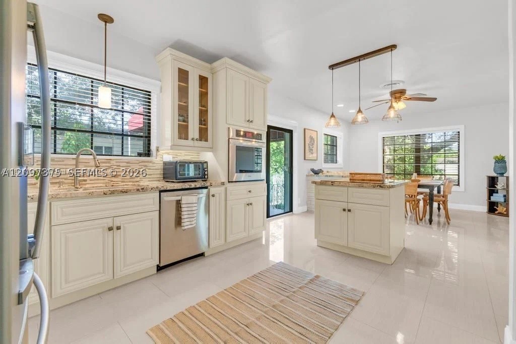 364 Navarre Dr, Miami Springs FL 33166