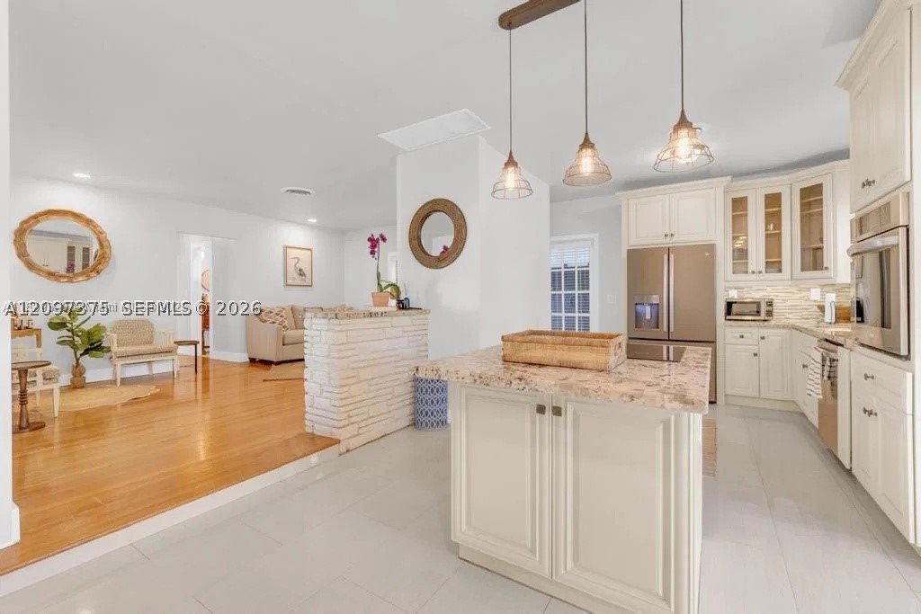 364 Navarre Dr, Miami Springs FL 33166