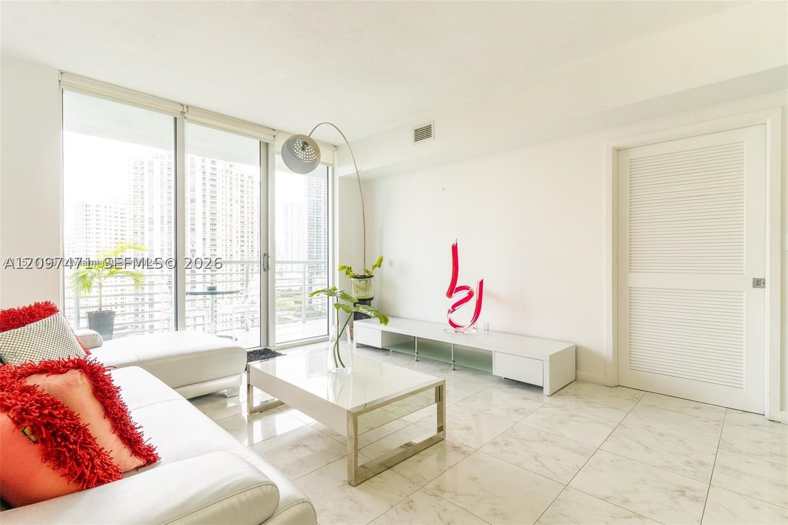 325 S Biscayne Blvd #2221, Miami FL 33131