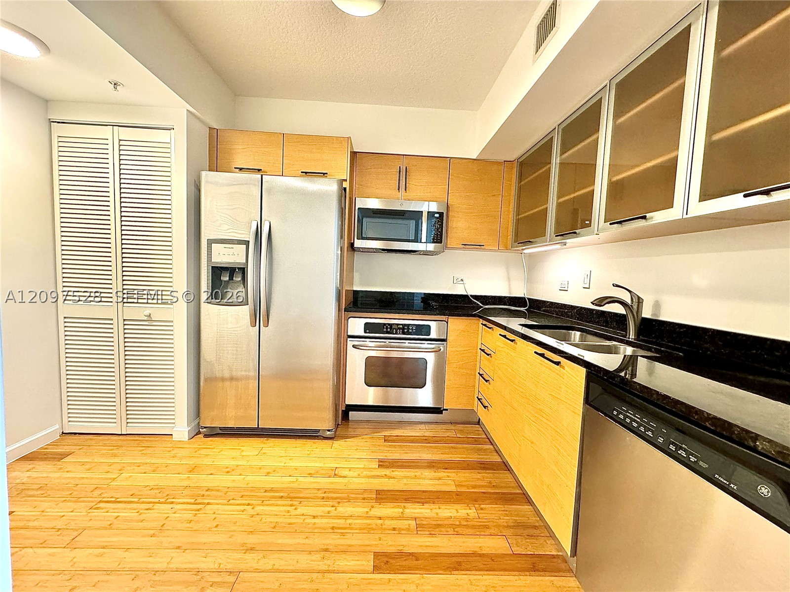 31 SE 5th St #1708, Miami FL 33131