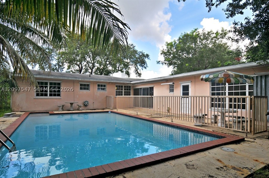 6851 Sunset Dr, South Miami FL 33143
