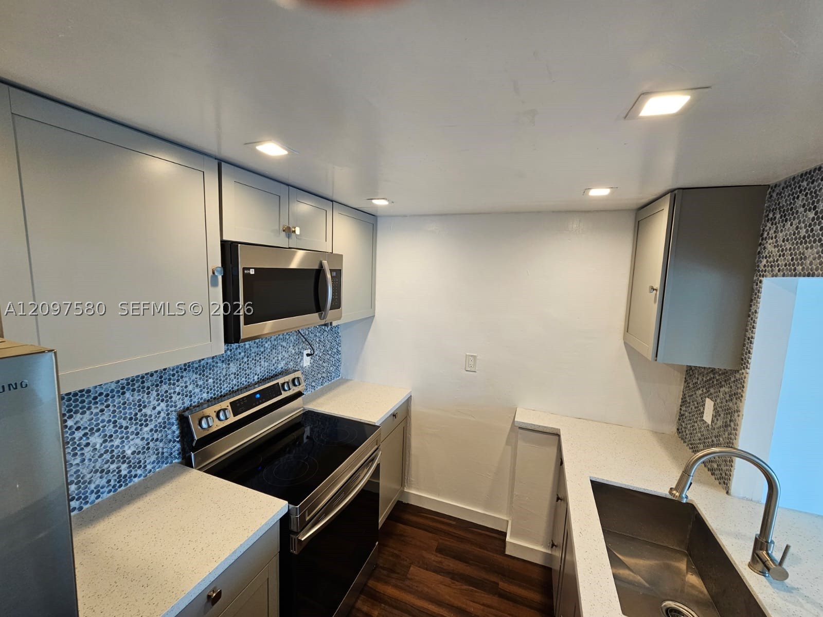 4550 NW 9th St #902E, Miami FL 33126
