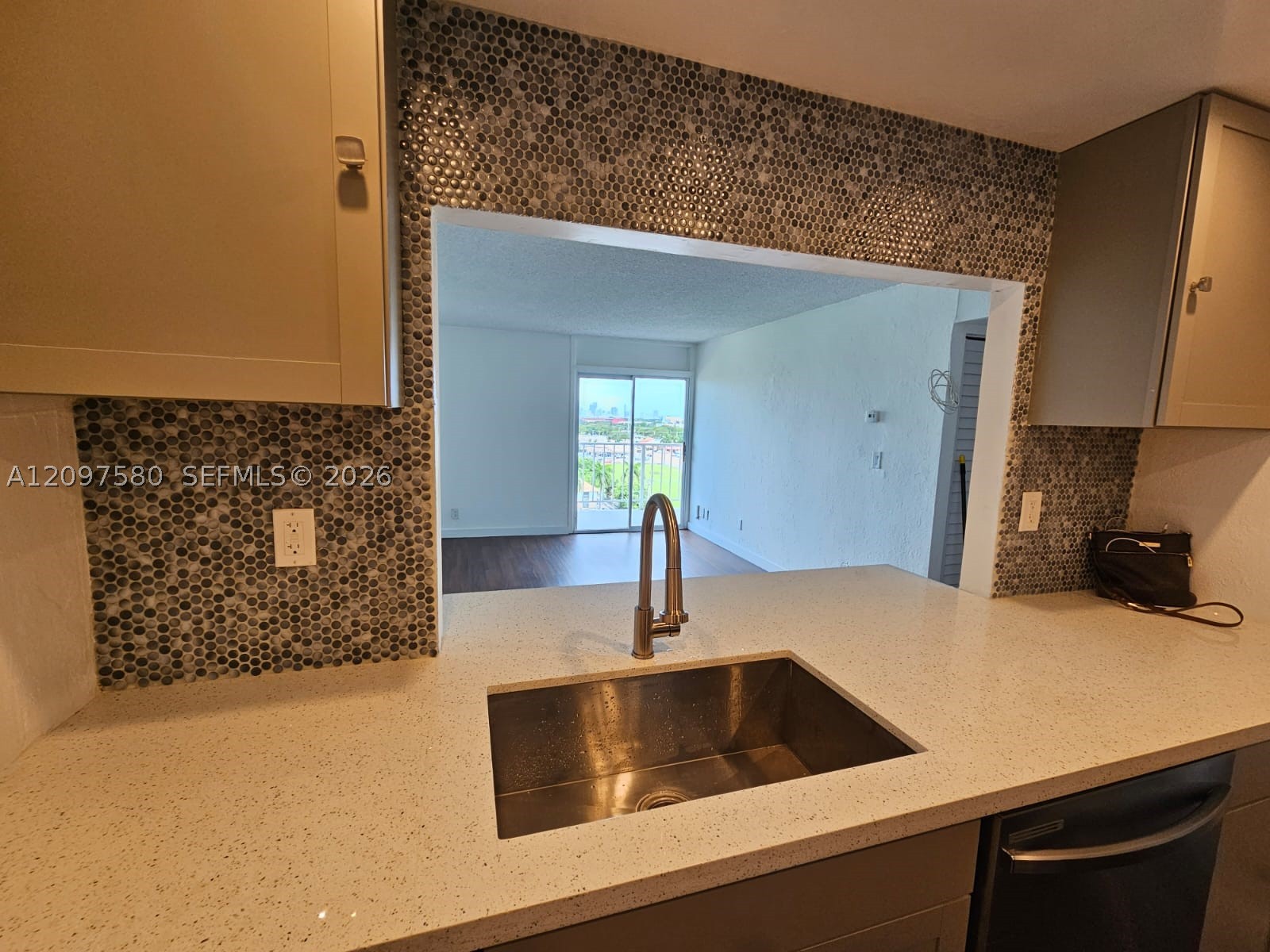 4550 NW 9th St #902E, Miami FL 33126