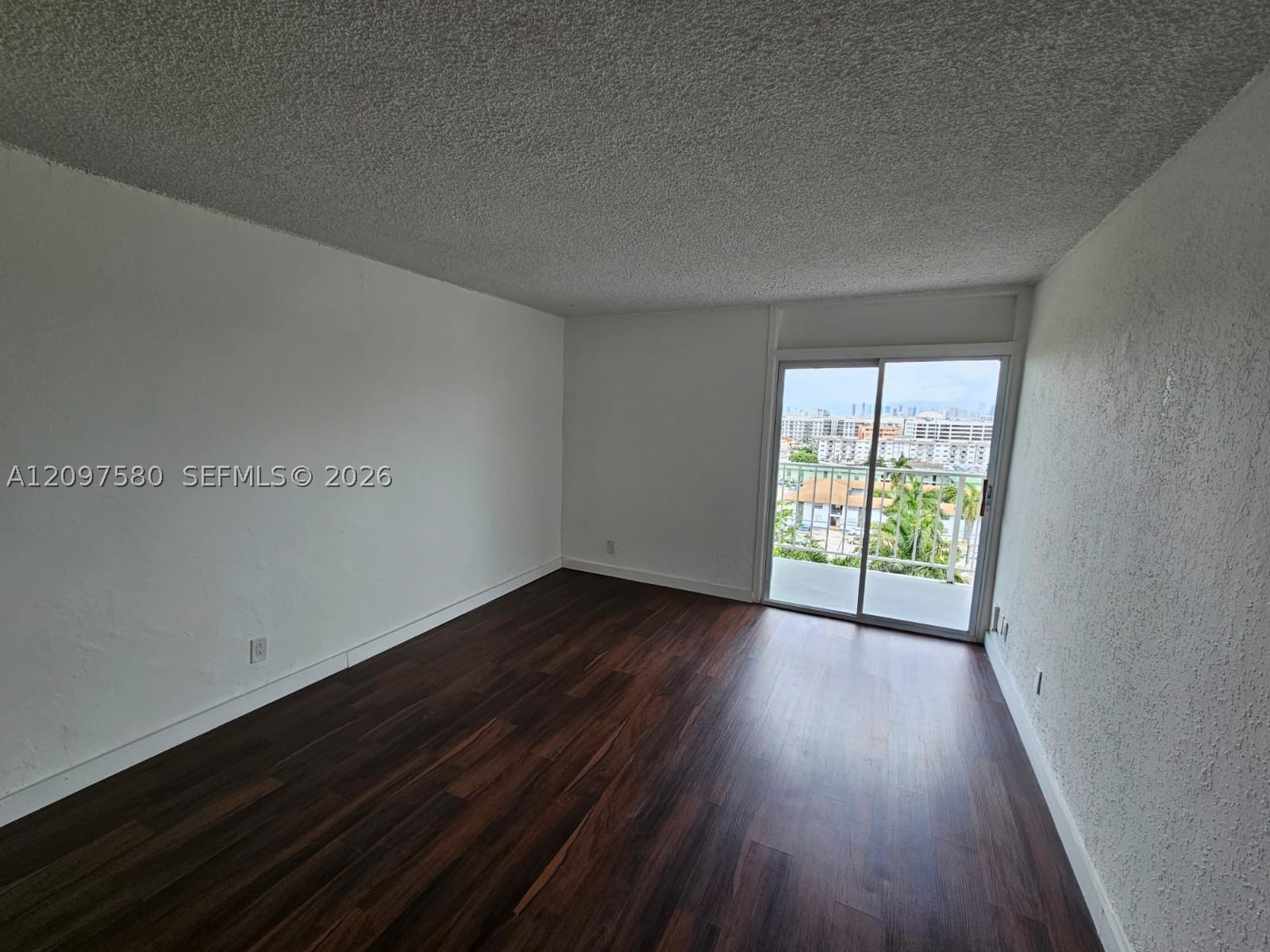 4550 NW 9th St #902E, Miami FL 33126