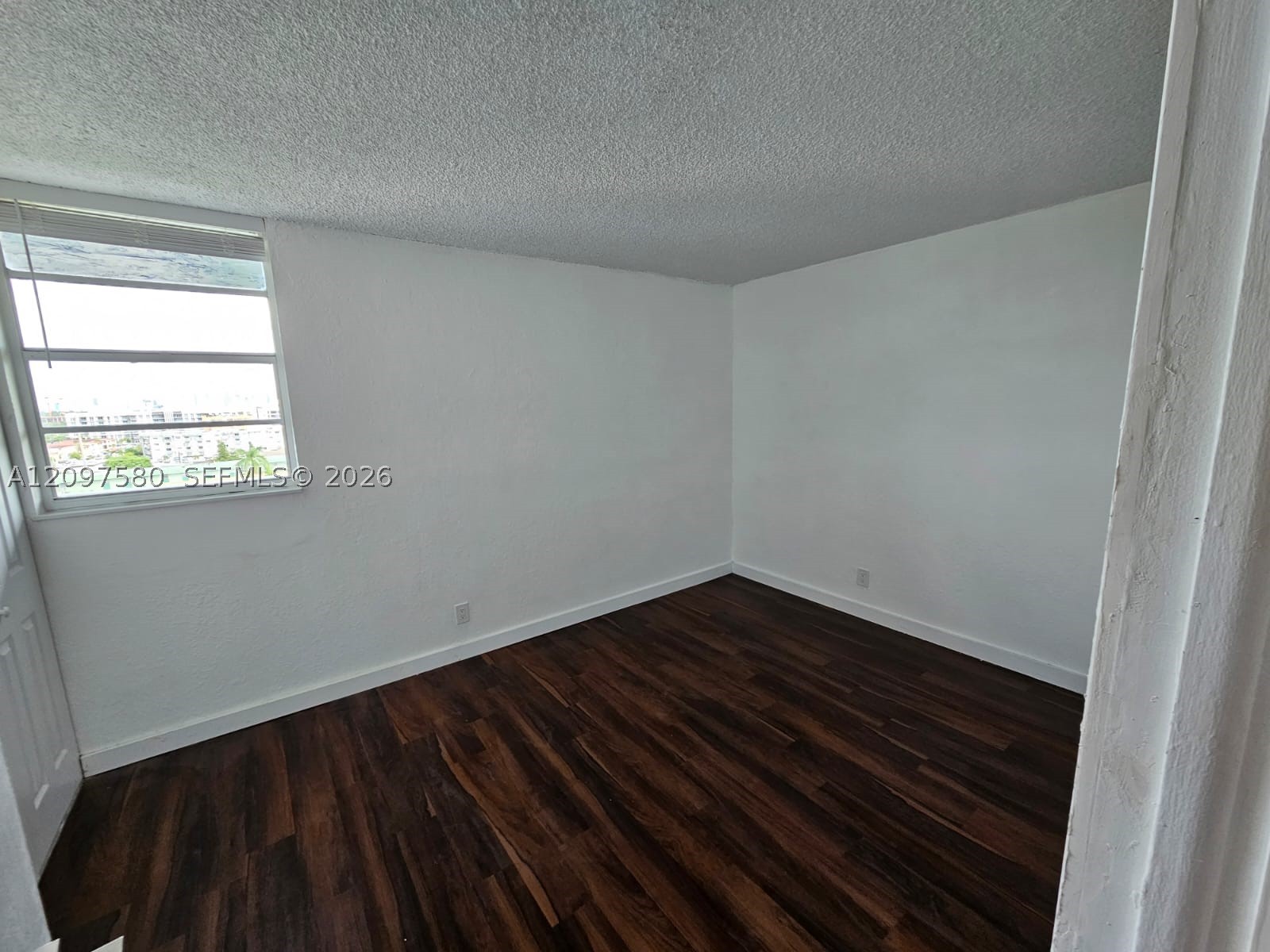 4550 NW 9th St #902E, Miami FL 33126