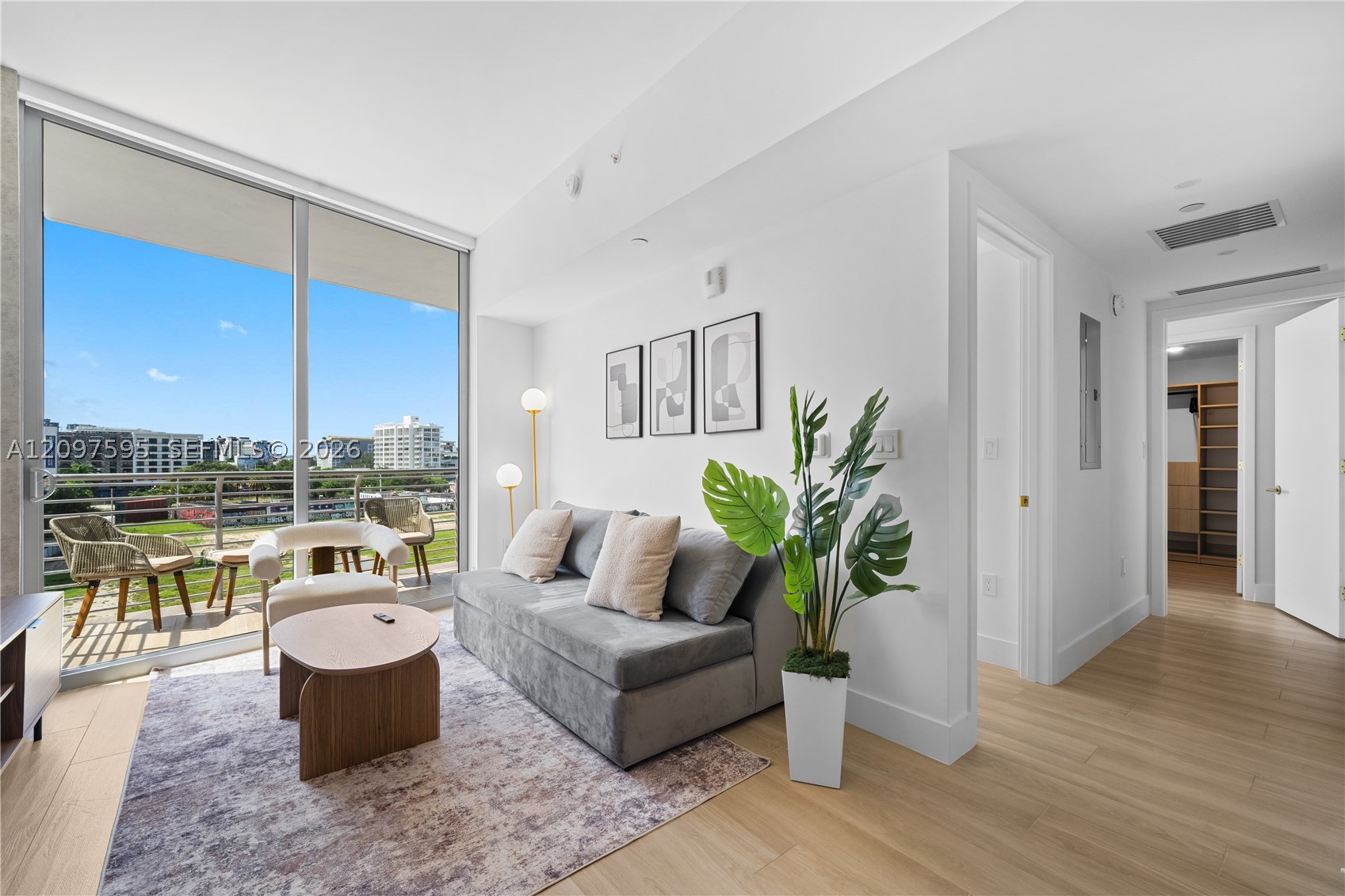90 NE 32nd #527, Miami FL 33137